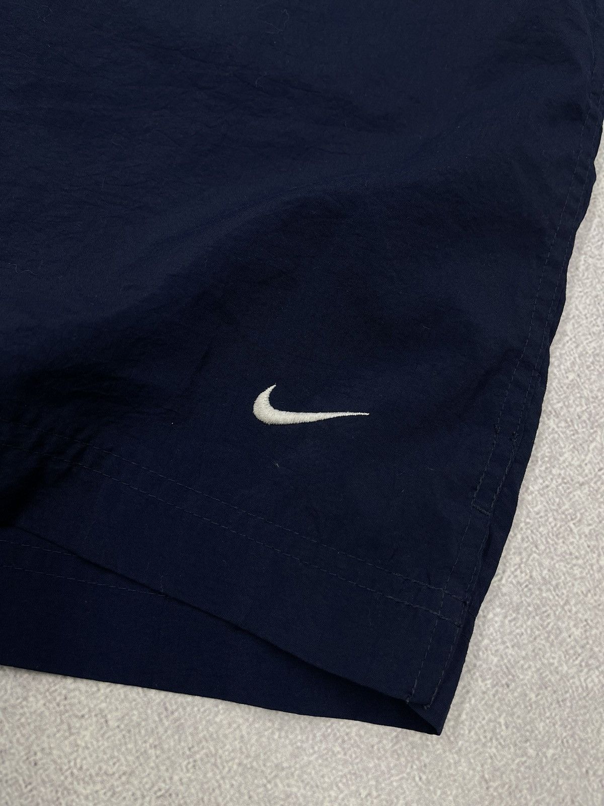 Nike Vintage Nike Navy Nylon Shorts Big Logo Swoosh Y2K Cargo Size US 34 / EU 50 - 4 Thumbnail