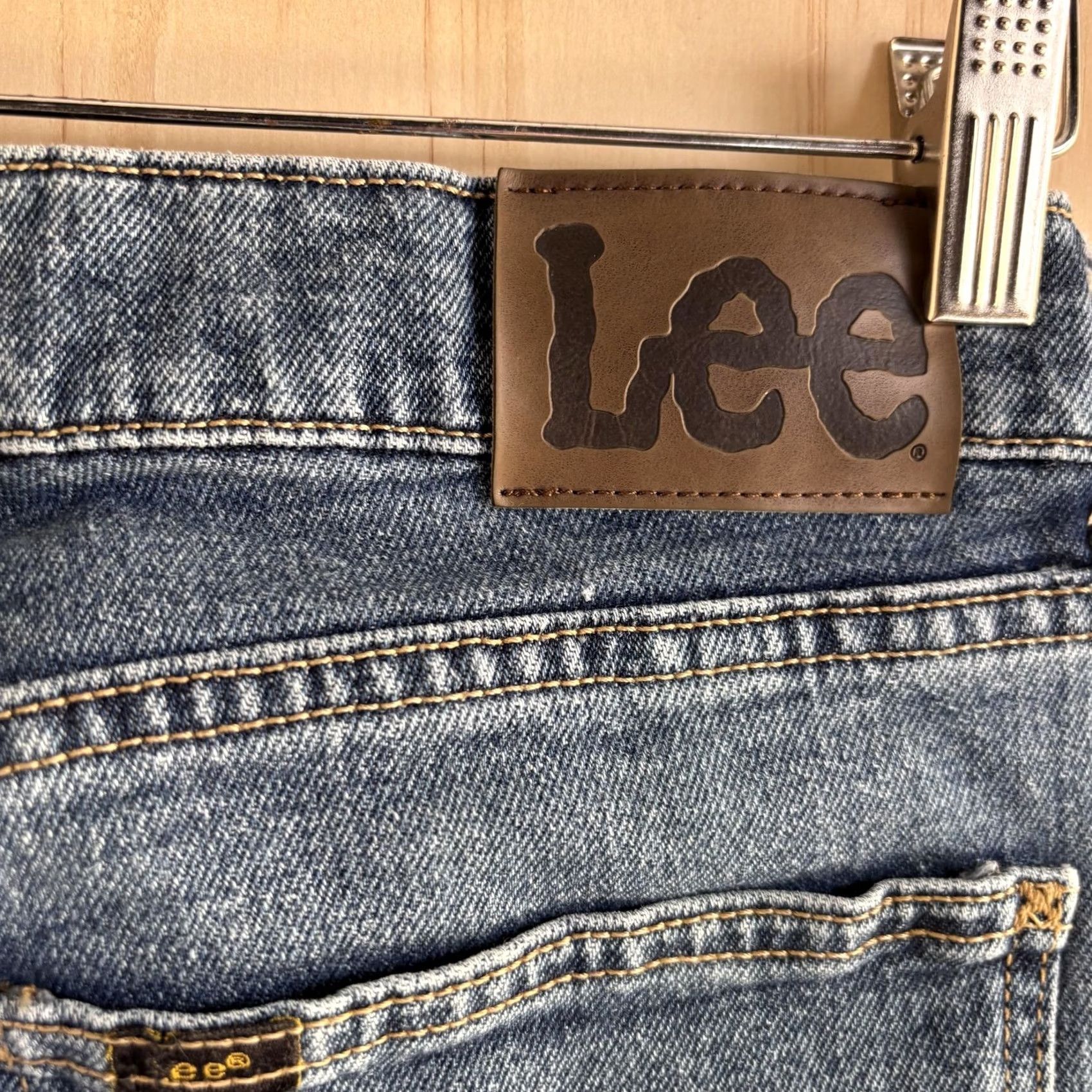 Lee Lee Slim Fit Jeans Mens 33x32 Medium Wash Blue Denim Straight Distressed Stretch Jeans Size US 33 - 2 Thumbnail