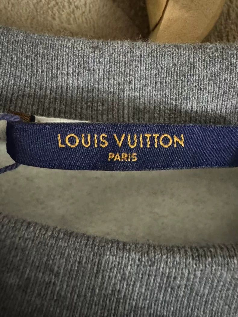 Louis Vuitton LOUIS VUITTON Twisted long sleeves 2504-Nextarrow Size US S / EU 44-46 / 1 - 2 Thumbnail