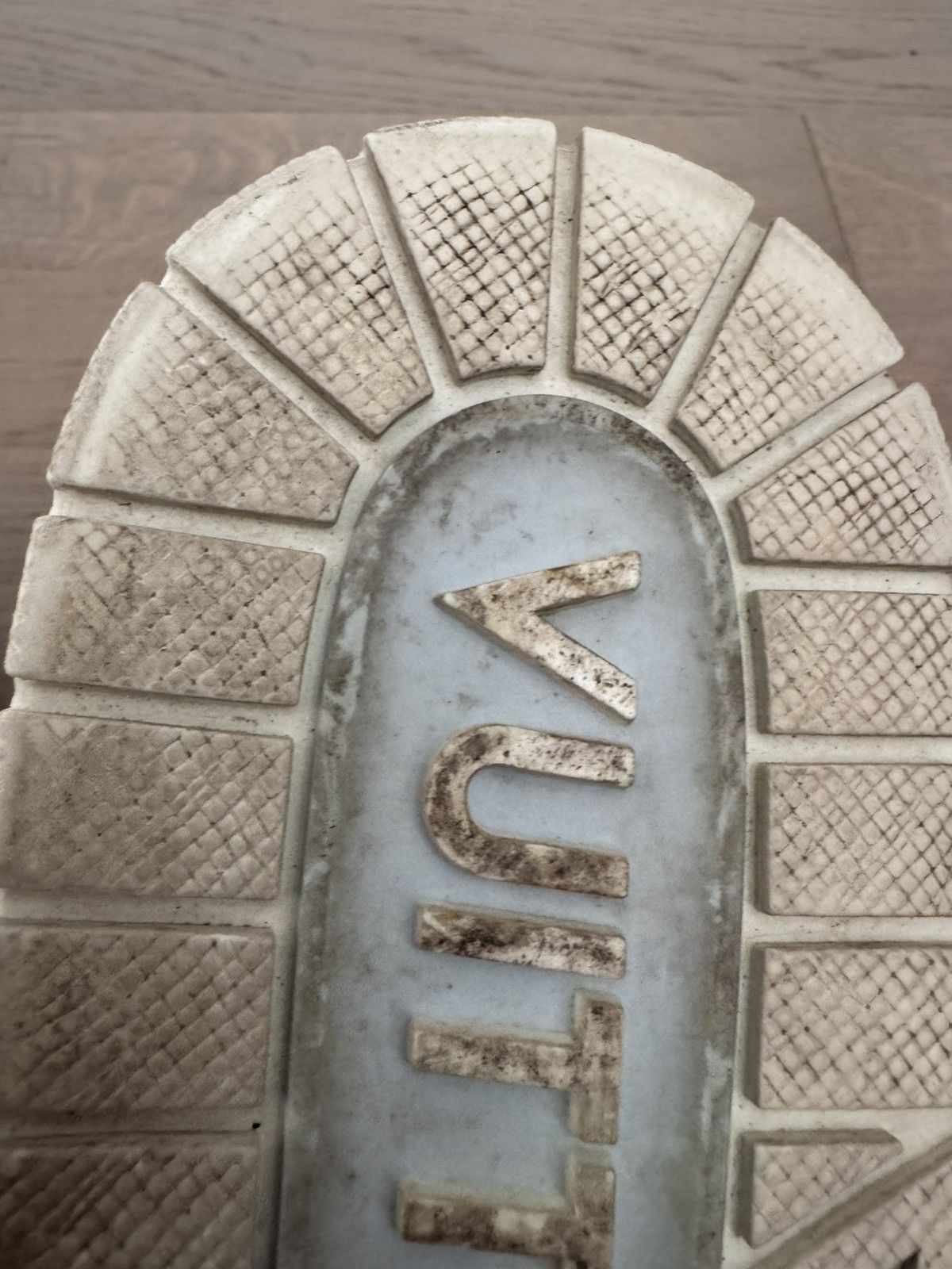 Louis Vuitton LOUIS VUITTON men sneakers MARKED SIZE UK 7 know your LV fit Size US 8.5 / EU 41-42 - 12 Thumbnail