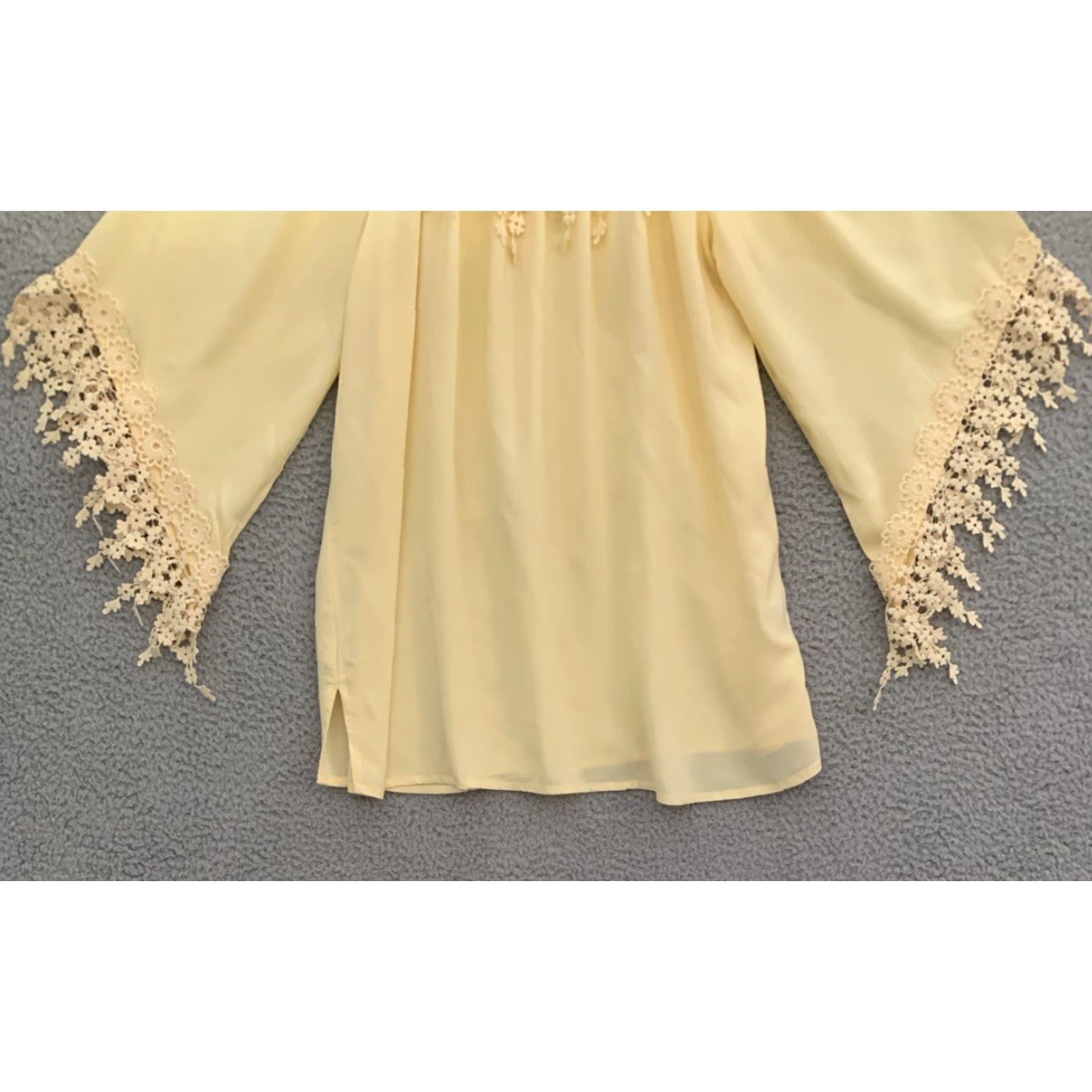 Melissa Melissa Paige Pullover Tunic Women’s Petite L 3/4 Sleeve Yellow 3 1/2” Slit Hem Blouse Knit Lightweight Slit 100% Rayon Flowy Boat Neck Casual Size L / US 10 / IT 46 - 3 Thumbnail
