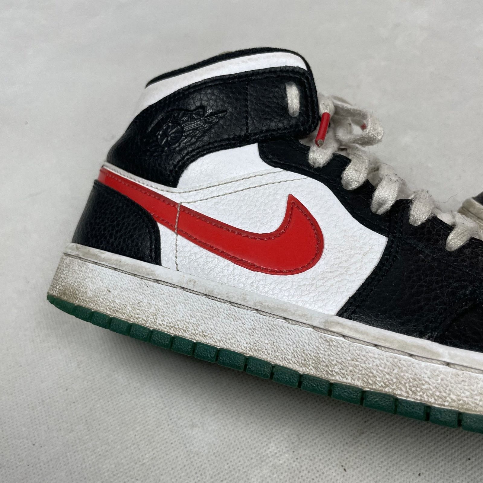 Jordan Brand Air Jordan 1 Mid Alternate BQ6472-063 Women's White Shoes 8 Size US 8 / IT 38 - 6 Thumbnail