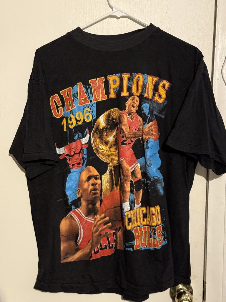 Vintage Vintage Chicago Bulls 1996 Rap tee bootleg size XXL Size US XXL / EU 58 / 5 - 2 Thumbnail