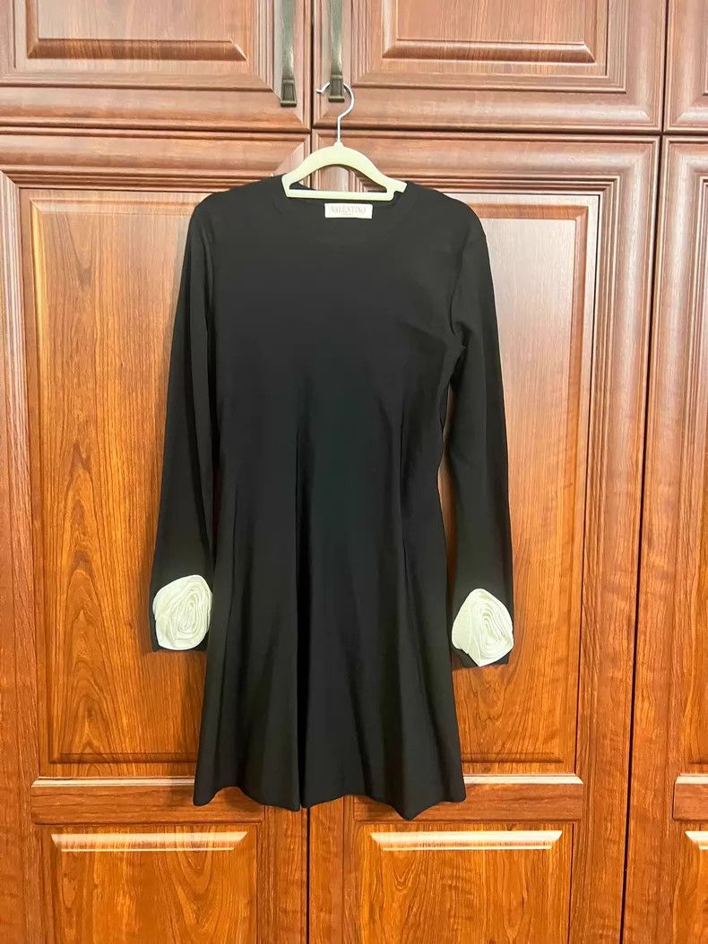 Valentino Valentino knitted dresses Size L / US 10 / IT 46 - 1 Thumbnail