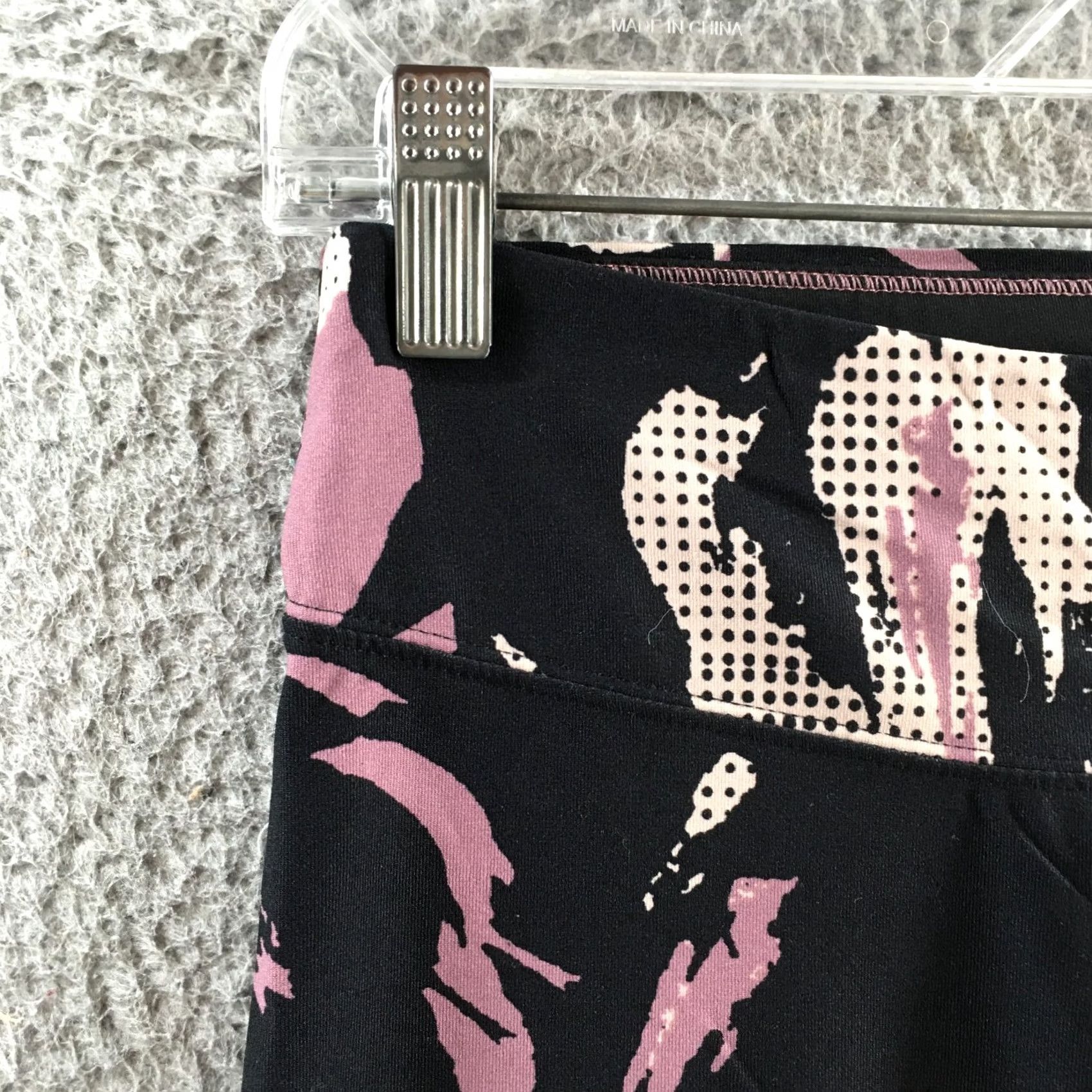 Calvin Klein Calvin Klein Leggings Womens M Black Pink Abstract Stretch Athletic Yoga Running Size 32" / US 10 / IT 46 - 3 Thumbnail