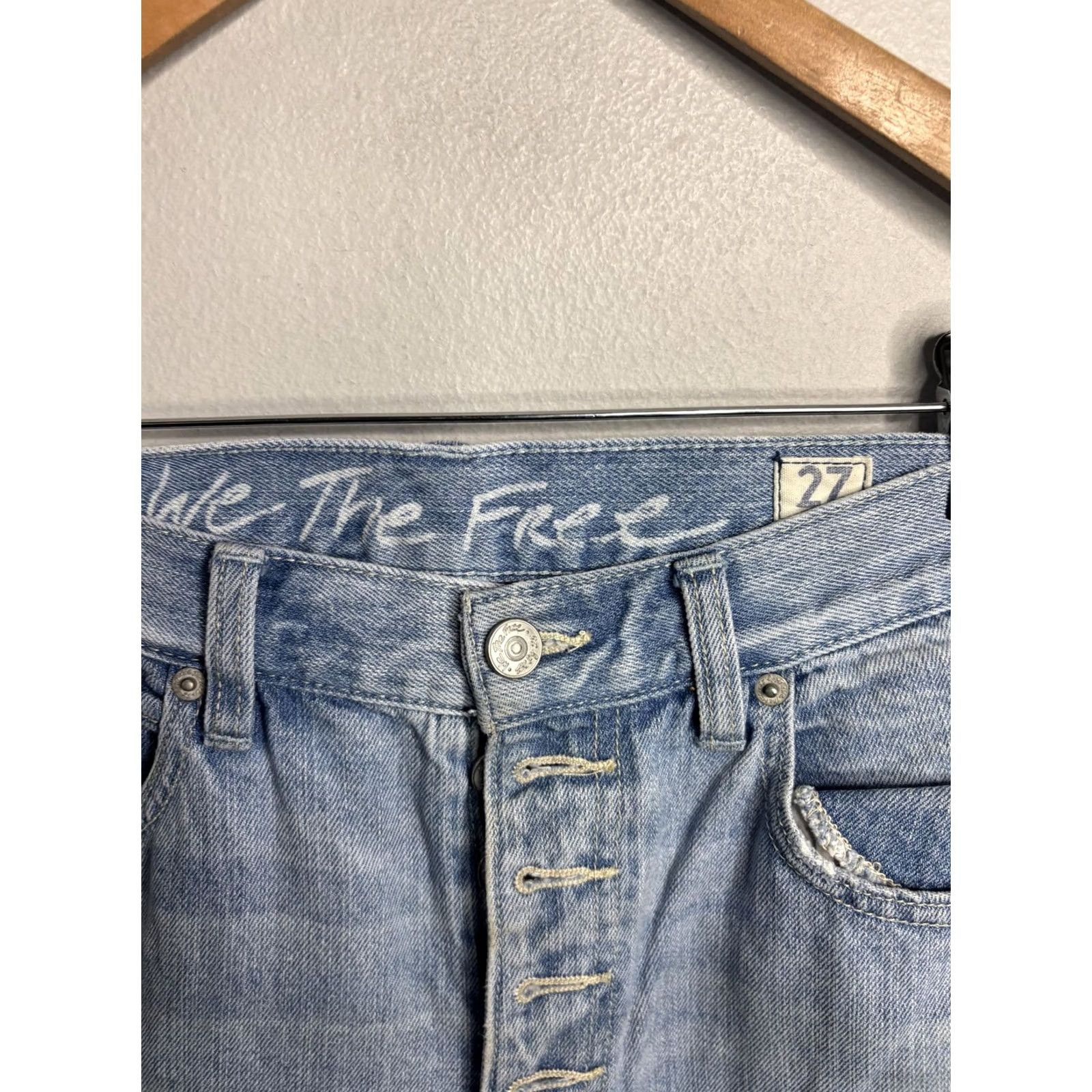 Vintage VINTAGE Free People We The Free Jeans Womens 27 Light Wash Distressed High Rise Cropped Size 27" / US 4 / IT 40 - 4 Thumbnail
