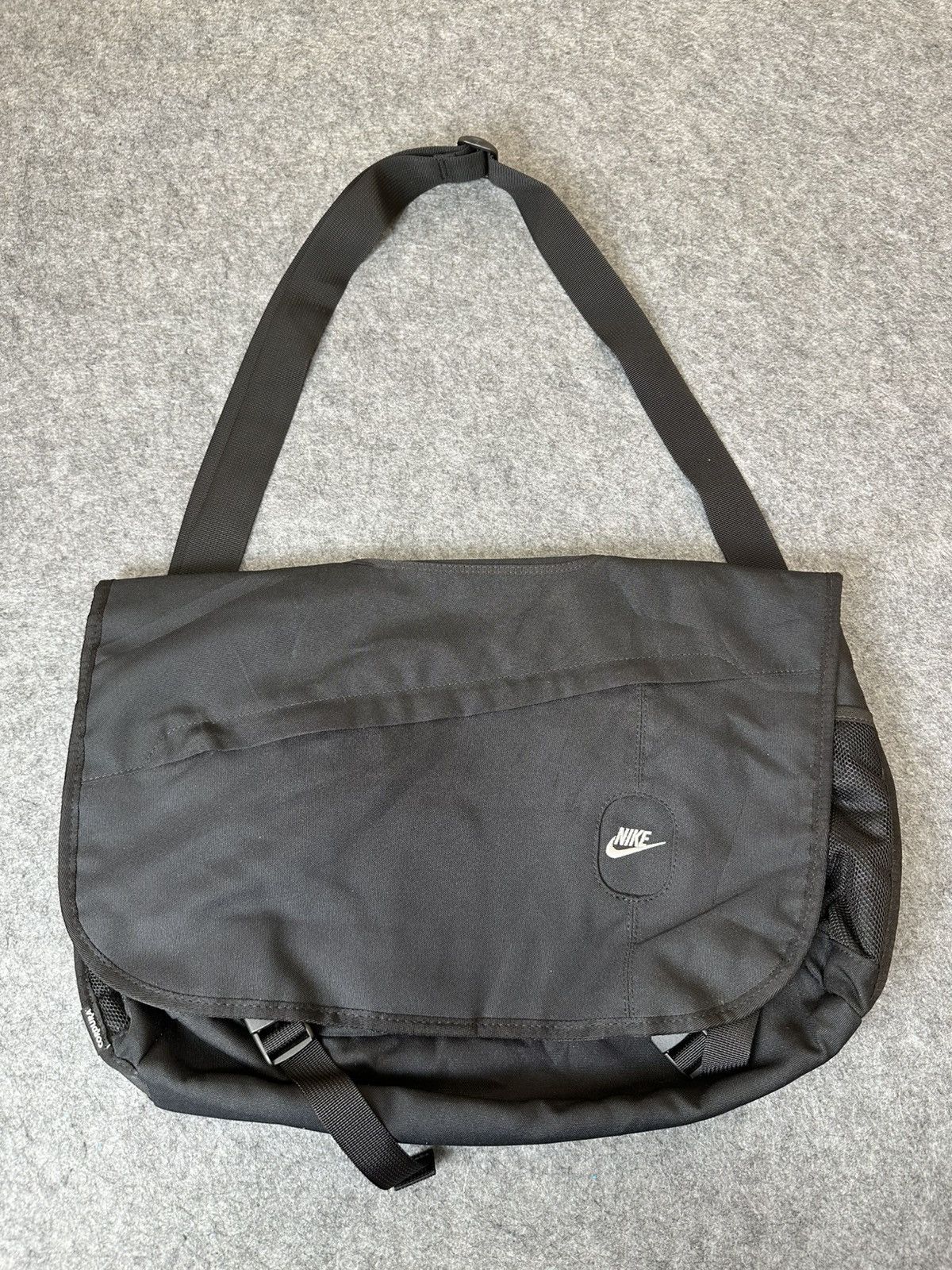 Nike Nike Cordura messenger bag with an adjustable strap. Size ONE SIZE - 1 Thumbnail