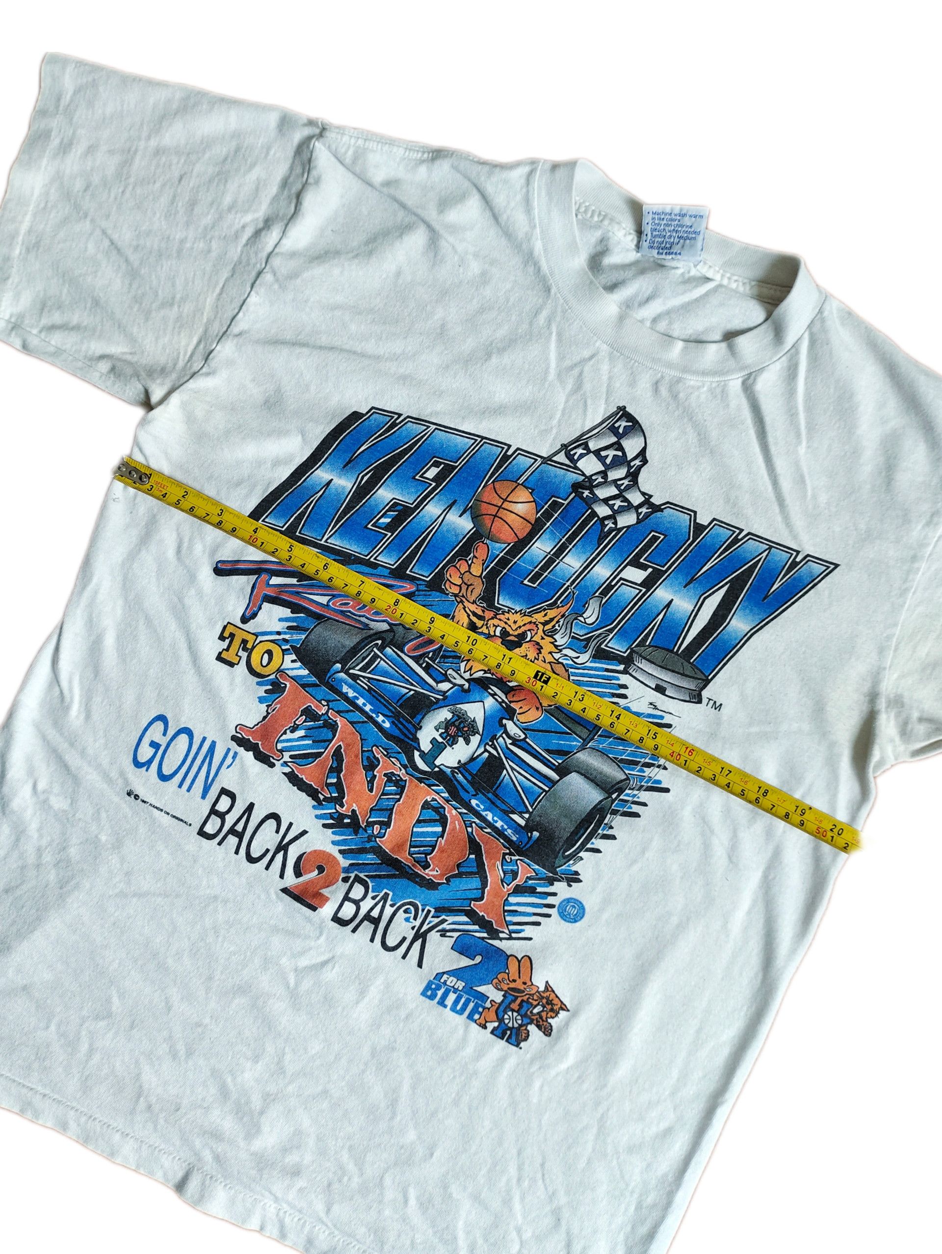 NCAA × Vintage Vintage University of Kentucky "Racing to Indy" 90's T-shirt Size US M / EU 48-50 / 2 - 9 Thumbnail