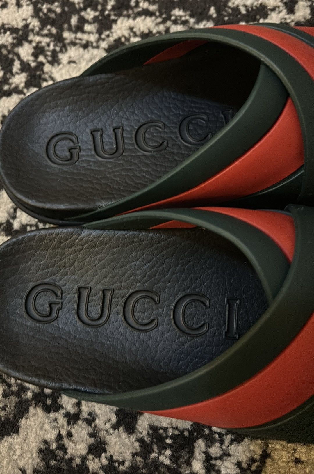 Gucci Gucci Cross Rubber Sandal size 35 Size US 5 / IT 35 - 5 Thumbnail