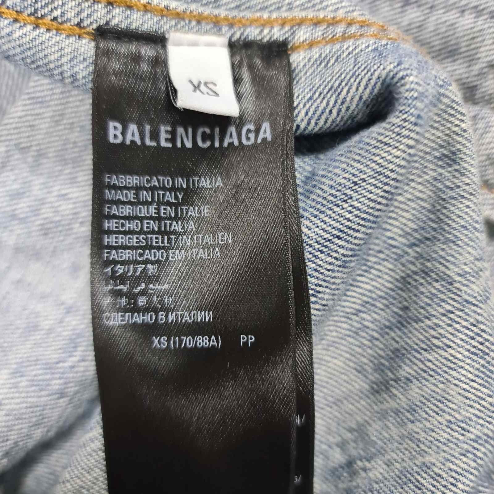 Balenciaga Balenciaga All-Over Logo Denim Oversized Jacket - XS Size XS / US 0-2 / IT 36-38 - 4 Thumbnail