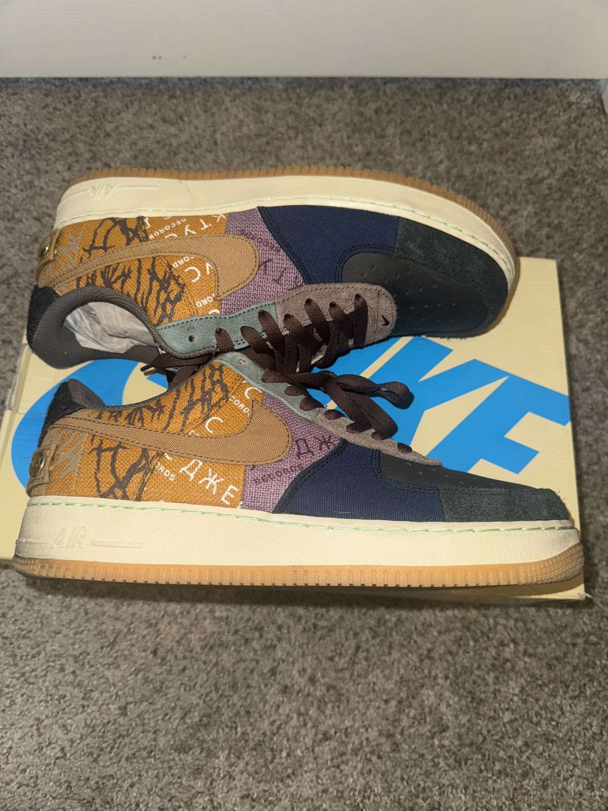 Nike × Travis Scott Nike x Travis Scott Air Force 1 Size US 11 / EU 44 - 7 Thumbnail