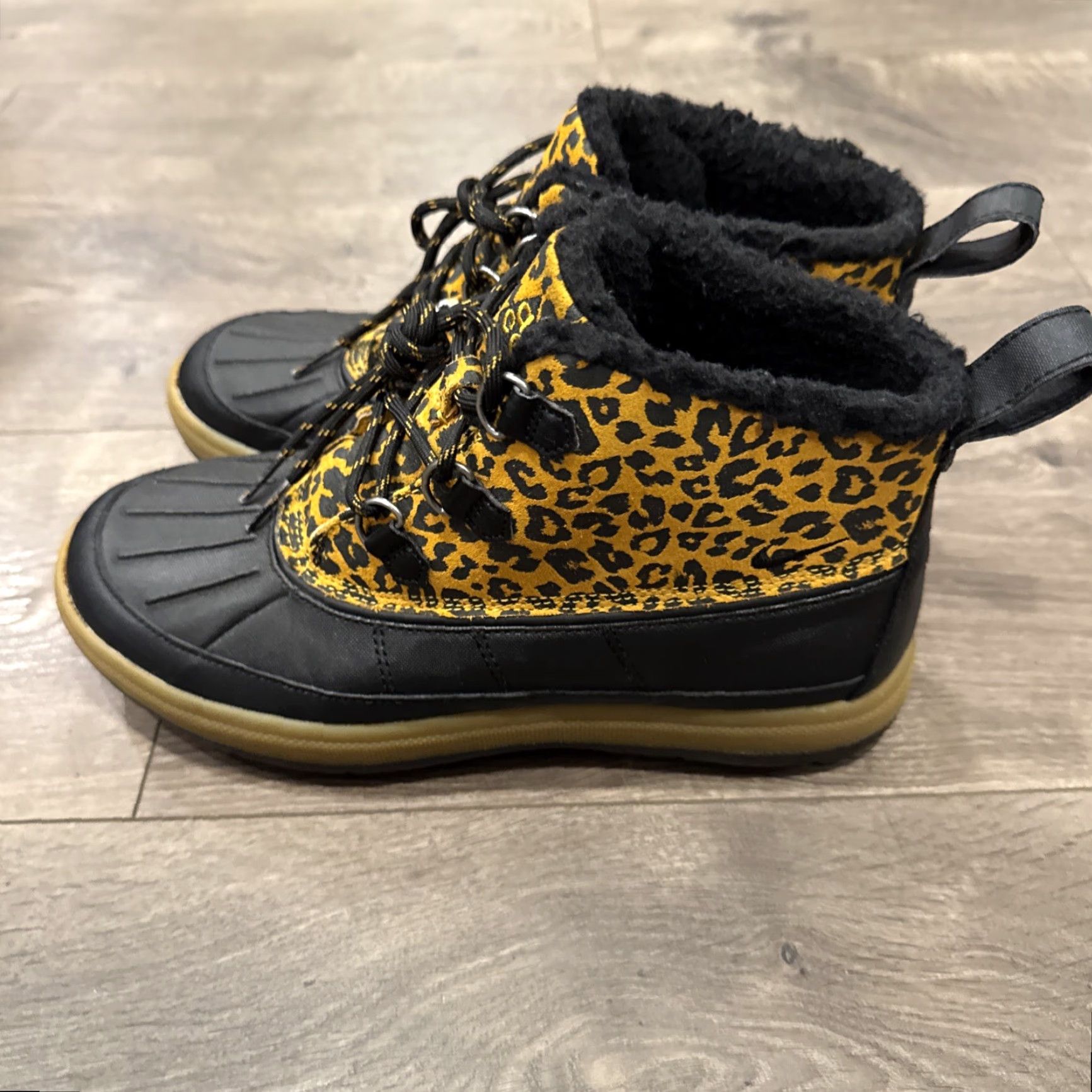 Nike Nike ACG Woodside CHUKA II Boots Women 8.5 Black Cheetah Animal Print Outdoor Sports 537345-700 Size US 8.5 / IT 38.5 - 4 Thumbnail