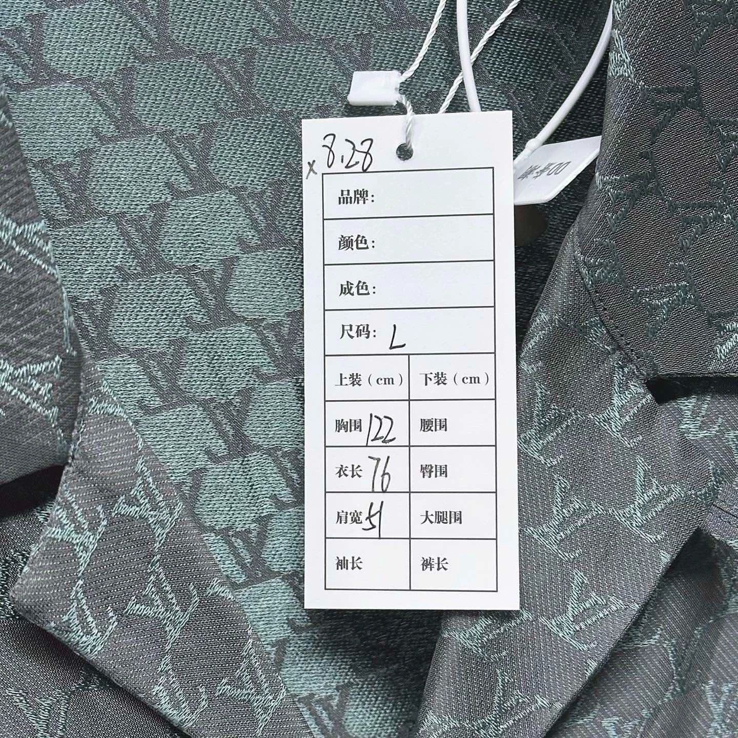 Louis Vuitton louis vuitton fw24 silk logo short sleeve shirt Size US L / EU 52-54 / 3 - 5 Thumbnail
