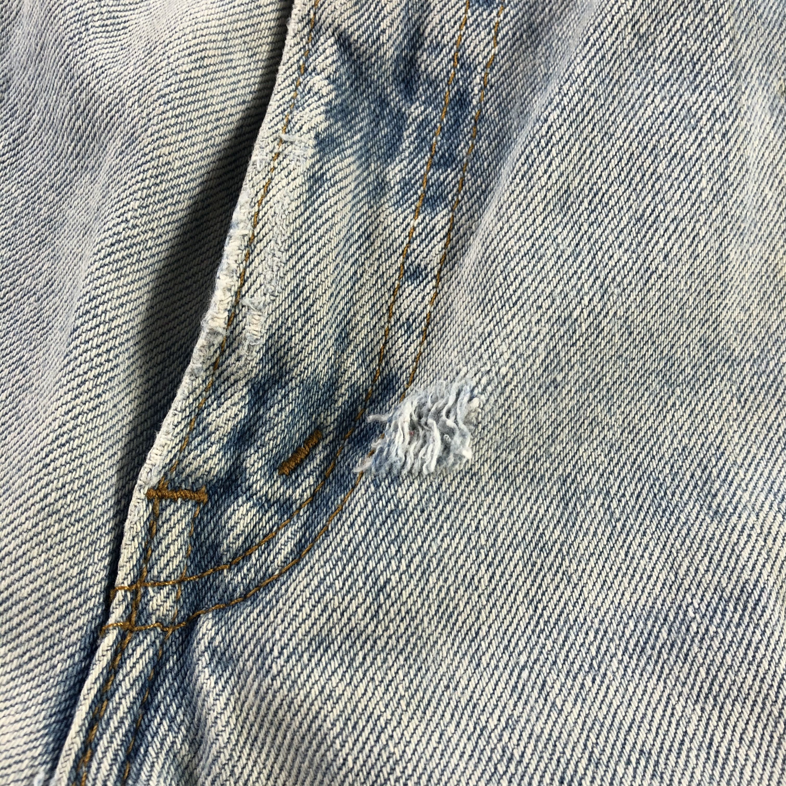 Levi's Vintage 90s Levi's 550 Jeans Lightwash Denim KJ1389 Size US 31 - 10 Thumbnail