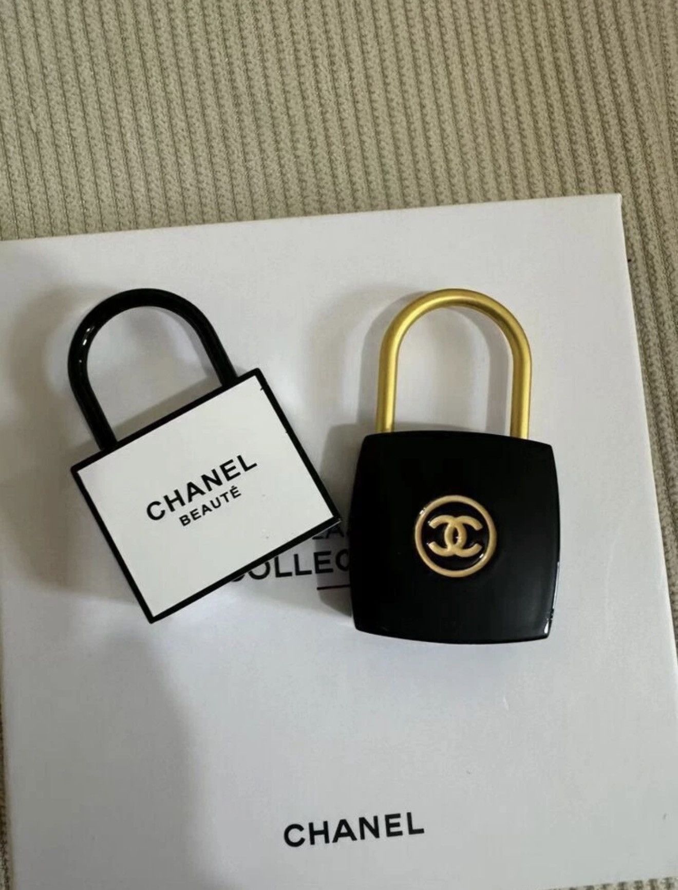 Chanel CHANEL BEAUTE La Collection 2-Pc Pad lock & Key Novelty GWP Size ONE SIZE - 4 Thumbnail