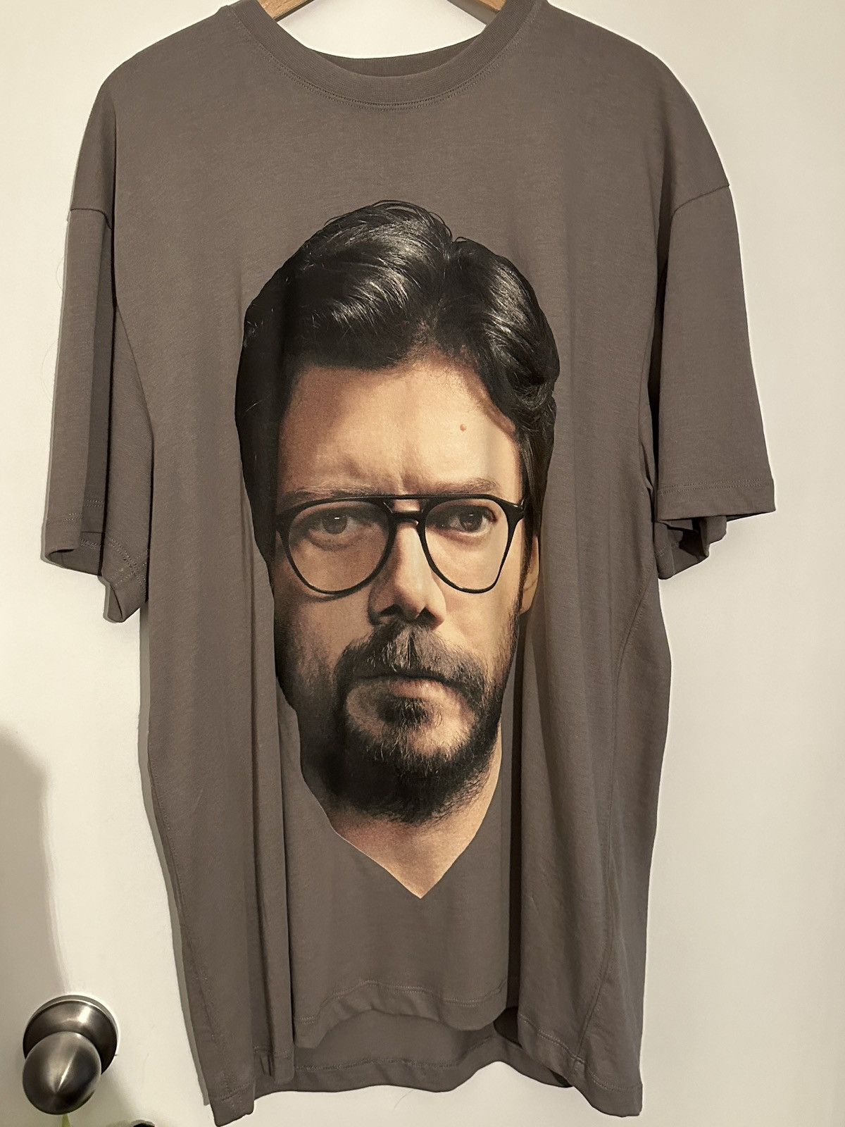 Ih Nom Uh Nit Ih nom uh nit (La Casa de Papel Professor) Size US M / EU 48-50 / 2 - 5 Thumbnail