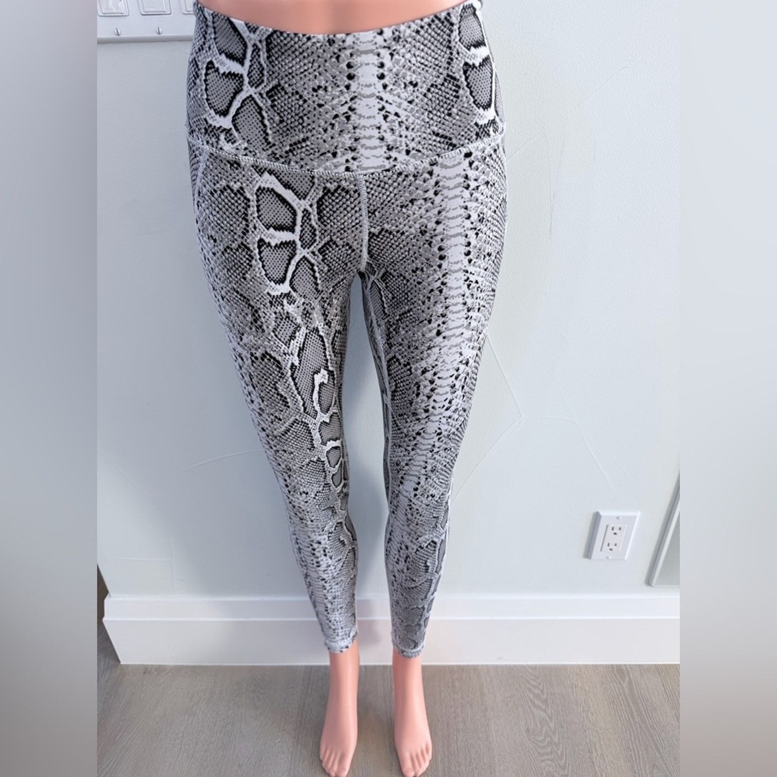 Other Snakeskin Print Leggings Yoga Gym Workout Pilates size S/M Size 26" / US 2 / IT 38 - 4 Thumbnail