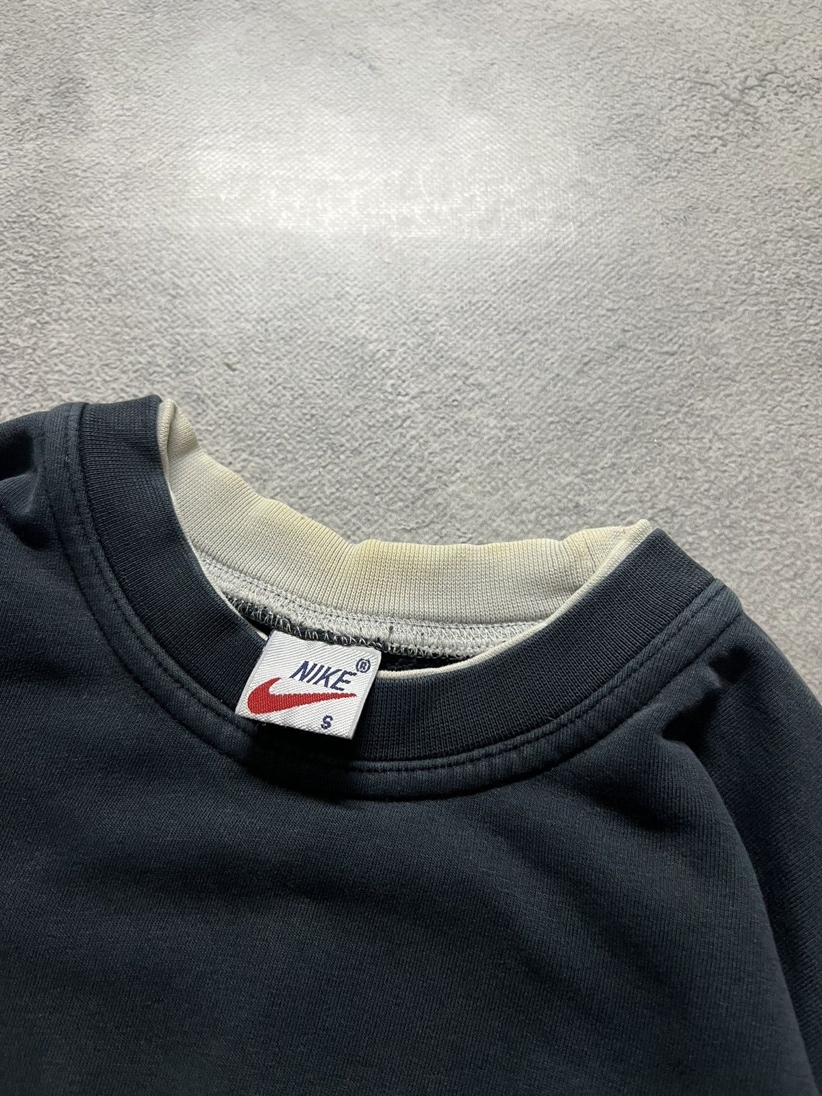 Vintage Vintage Y2K Nike Mini Swoosh Faded Oversized Sweatshirt 90’s Size US S / EU 44-46 / 1 - 8 Thumbnail