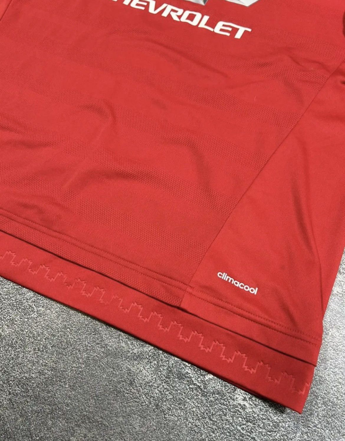 Vintage Manchester United 2015/16 Home Jersey by adidas Size US L / EU 52-54 / 3 - 4 Thumbnail