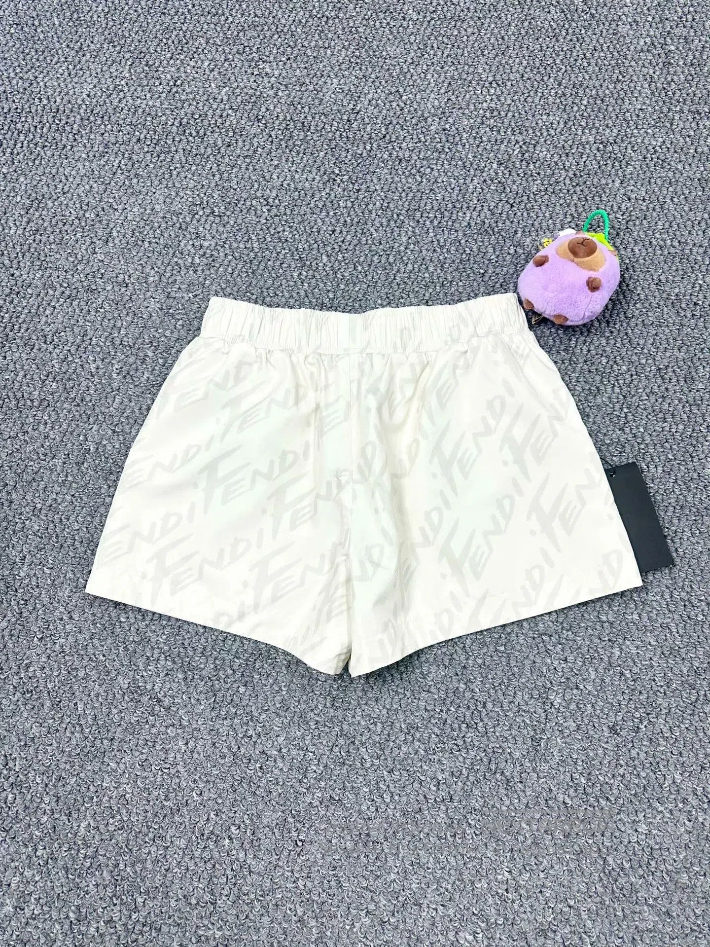 Fendi FENDI size S Ivory print logo double-sided shorts| Size US 27 - 4 Thumbnail