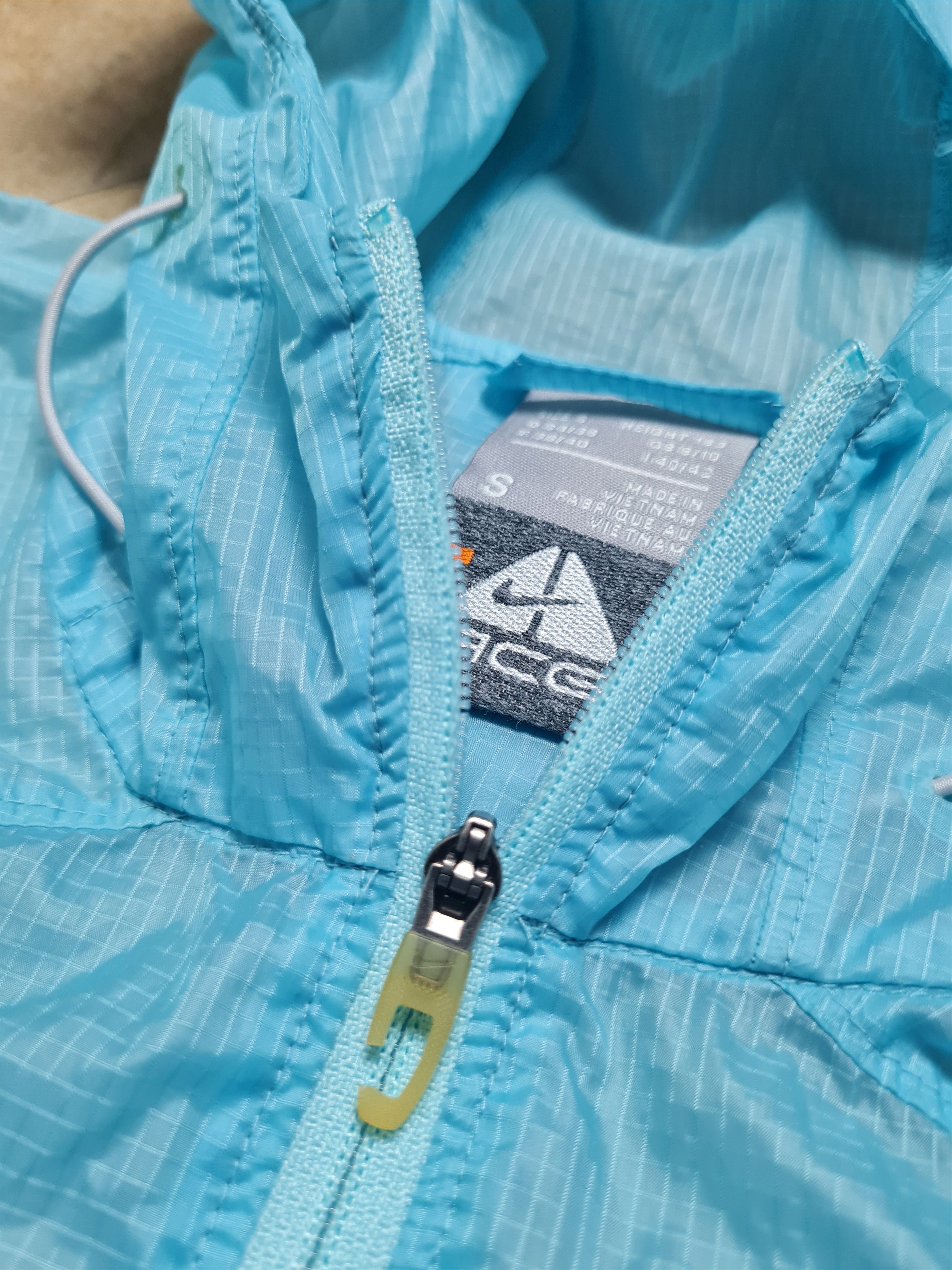 Nike ACG Nike ACG Women’s Ultra Light Windrunner Jacket Blue Size S / US 4 / IT 40 - 16 Thumbnail