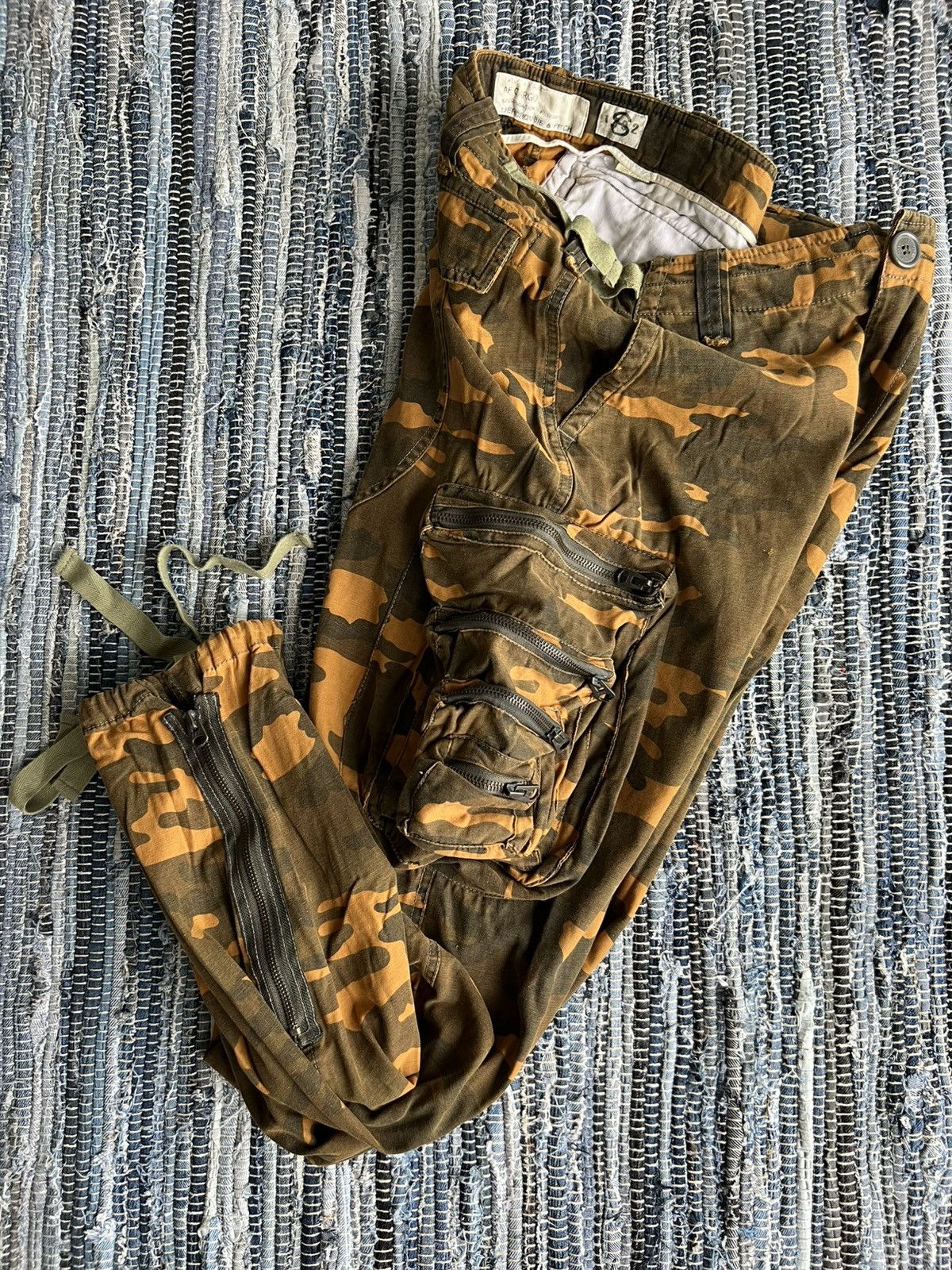 Abercrombie & Fitch Vintage Abercrombie Fitch Orange Camo Parachute Cargo Pants Size US 32 / EU 48 - 2 Thumbnail