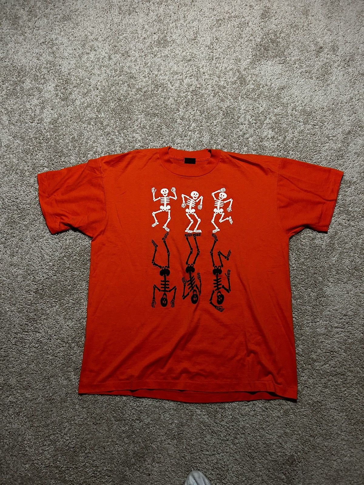 Fruit Of The Loom Vintage 90s Halloween Dancing Skeleton Tee Size US XL / EU 56 / 4 - 2 Thumbnail