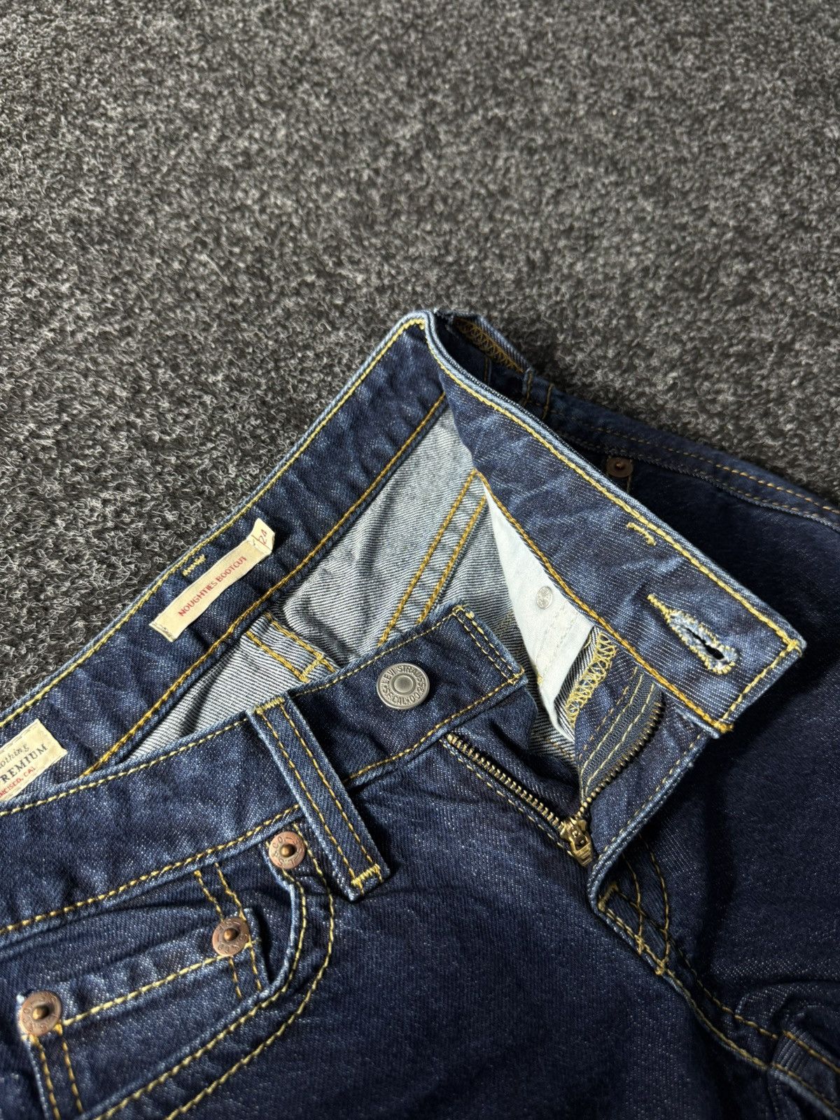Japanese Brand × Levi's × Vintage Vintage 00s Flared Levis Jeans Bootcut Denim Pants Y2K Size 24" / US 00 / IT 34 - 6 Thumbnail