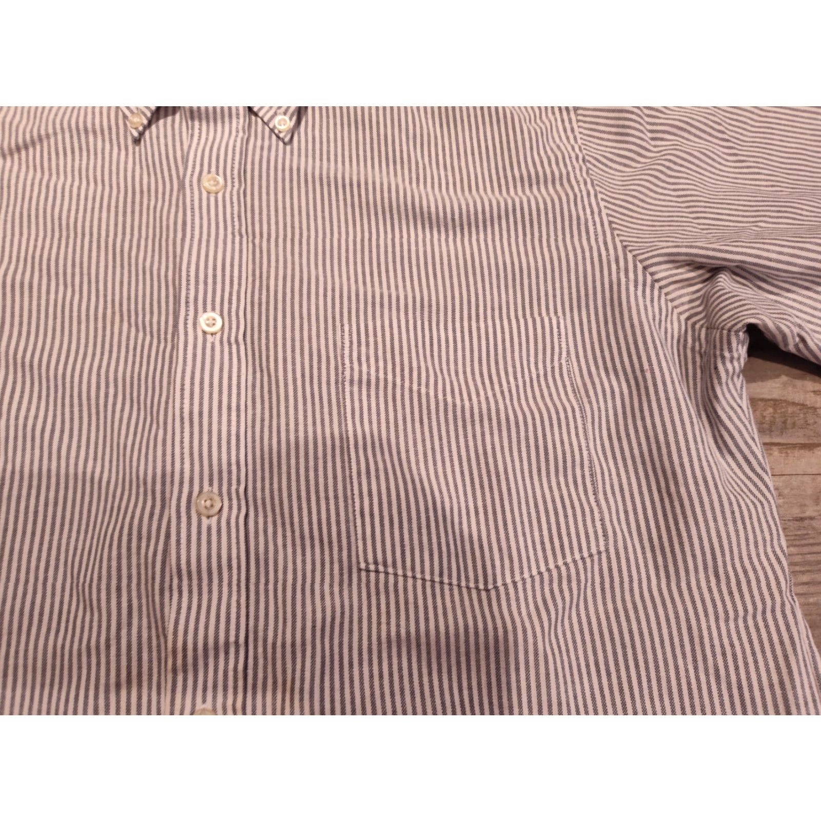 Vintage VINTAGE Bell's Striped Short Sleeve Button-Up Shirt USA Made Size 16 Men White/Gray Cotton Polyester Pocketed Buttons Size US L / EU 52-54 / 3 - 5 Thumbnail