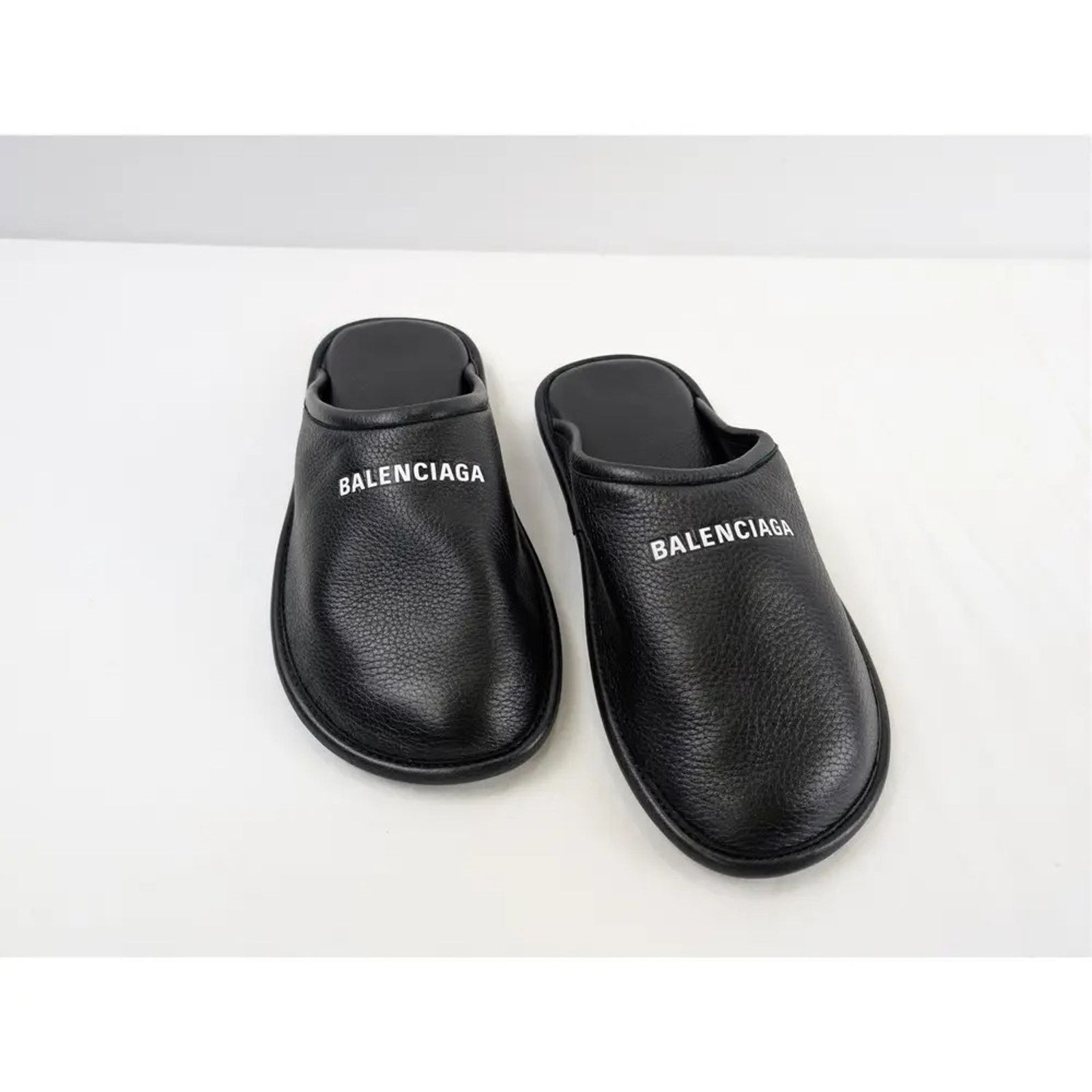 Balenciaga o1rshd1 Logo Grained Leather / Control Home Mule Flat Black Size US 11 / EU 44 - 18 Thumbnail