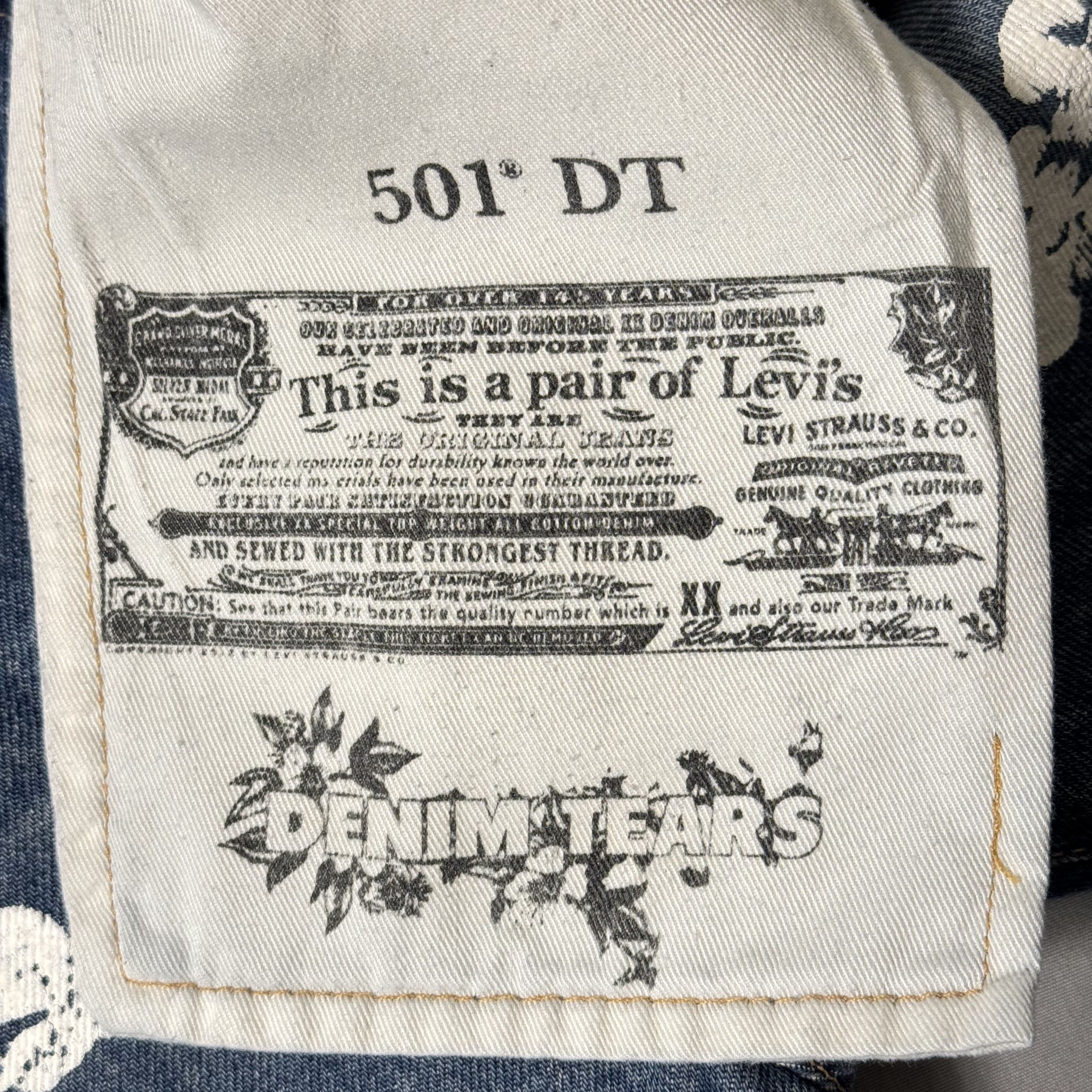DENIM TEARS × Levi's Denim Tears The Cotton Wreath Jean Dark Wash Size US 30 / EU 46 - 7 Thumbnail