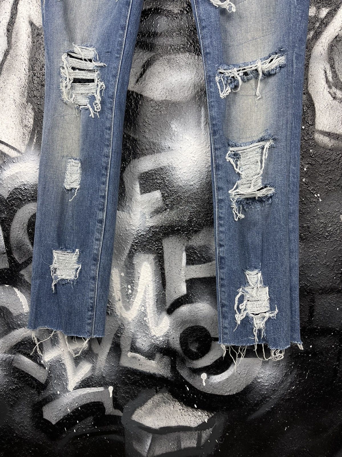 True Religion True Religion Shannon Distressed Denim Slim Jeans Women’s 26 Size 26" / US 2 / IT 38 - 4 Thumbnail