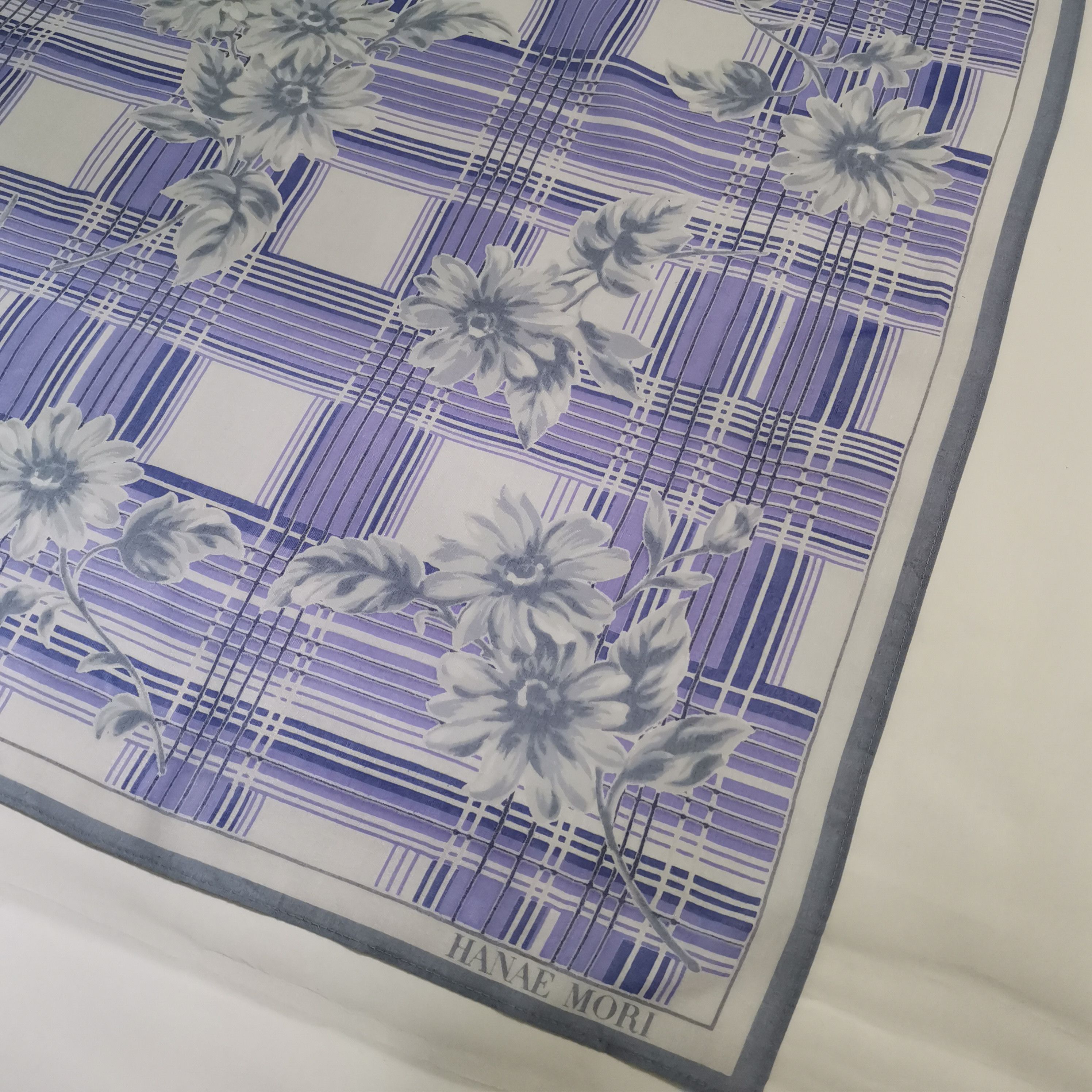 Hanae Mori HANAE MORI SCARF/ HANDKERCHIEF/ BANDANA Size ONE SIZE - 4 Thumbnail