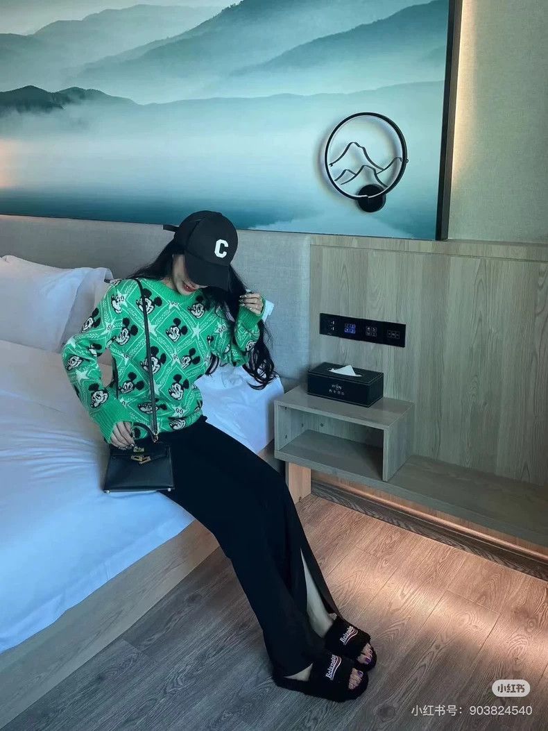 Gucci Gucci Mickey full-print sweater 2501-Nextarrow Size US XS / EU 42 / 0 - 6 Thumbnail