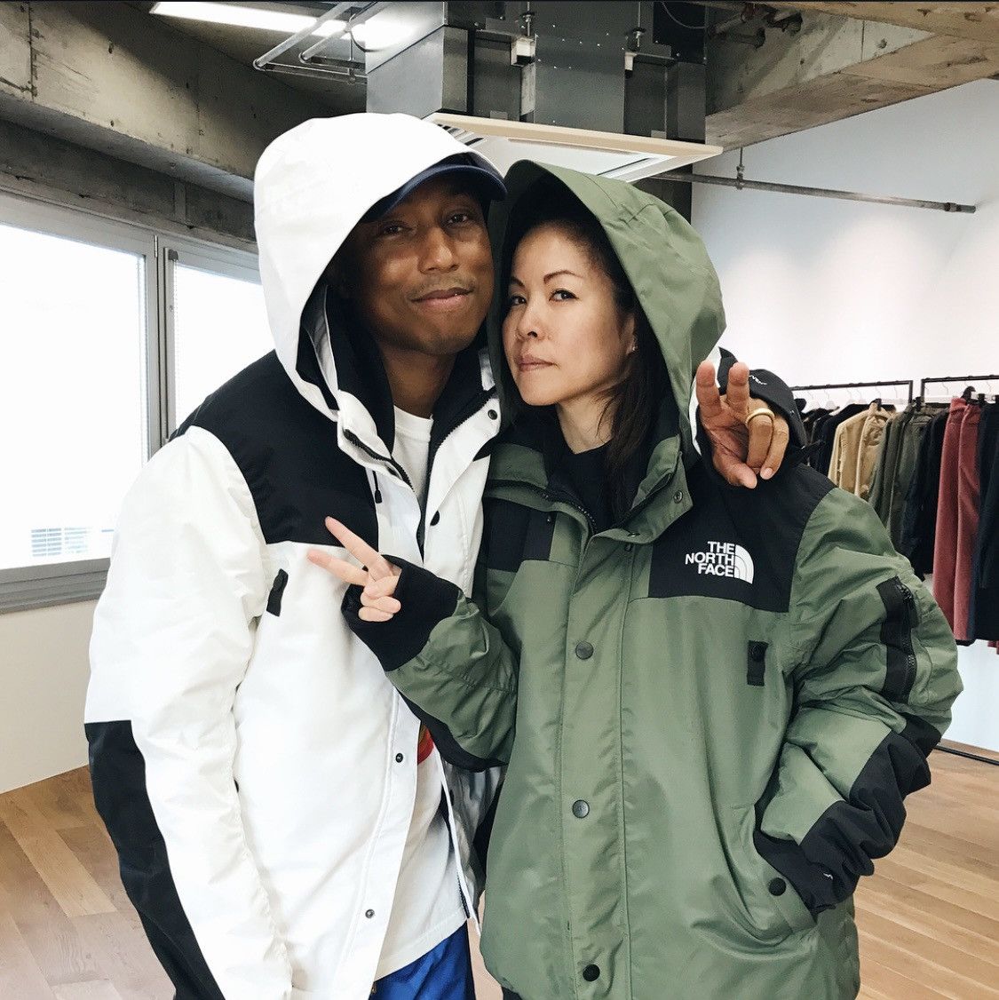 Sacai × The North Face Sacai The North Face Down Bomber Jacket AW17 Olive Green Size US M / EU 48-50 / 2 - 10 Thumbnail