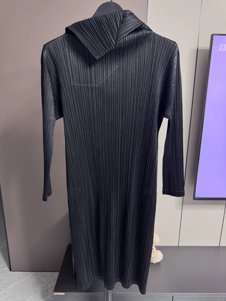 Issey Miyake Issey Miyake size:2 A black, long-sleeved, intellectual dr Size S / US 4 / IT 40 - 2 Thumbnail