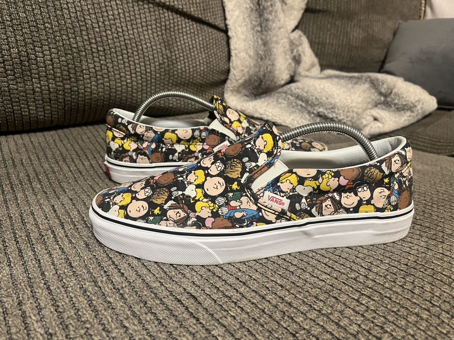 Vans slip on peanuts hotsell the gang