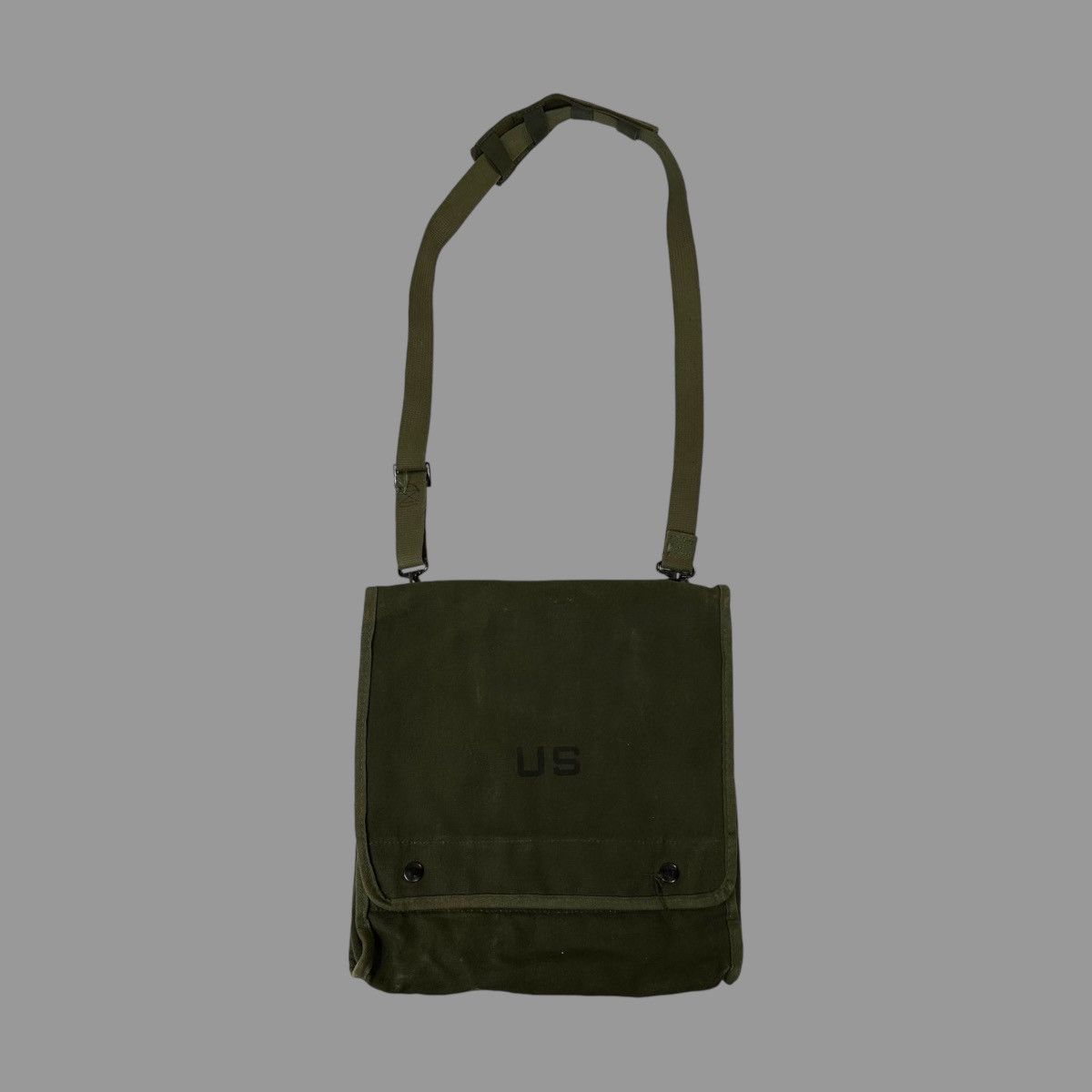 Vintage Vintage ww2 era military gas mask bag Size ONE SIZE - 1 Thumbnail