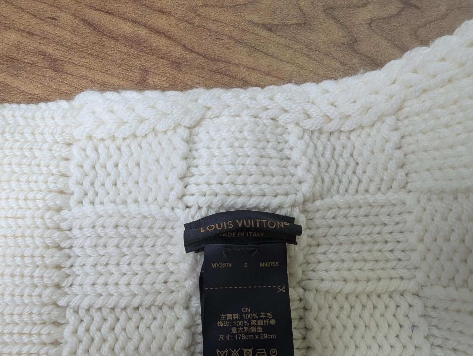 Louis Vuitton Louis Vuitton Damier Snug Cream Scarf Size ONE SIZE - 5 Thumbnail