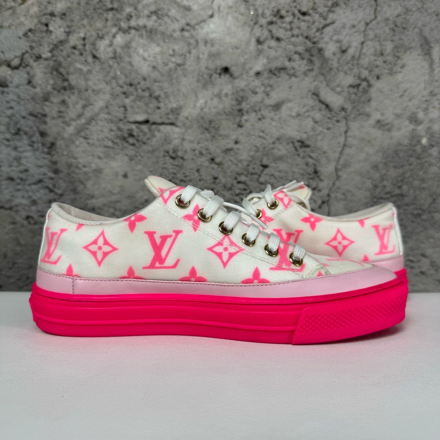 Louis Vuitton LV Monogram Women's Sneaker 35.5 Size US 5 / IT 35 - 5 Thumbnail