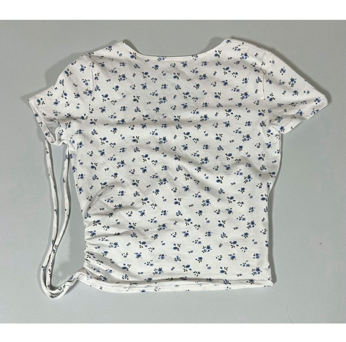 Hollister White Floral Wrap Ruched Baby Tee Shirt Top Blouse Size XS🩵✨ Size XS / US 0-2 / IT 36-38 - 4 Thumbnail