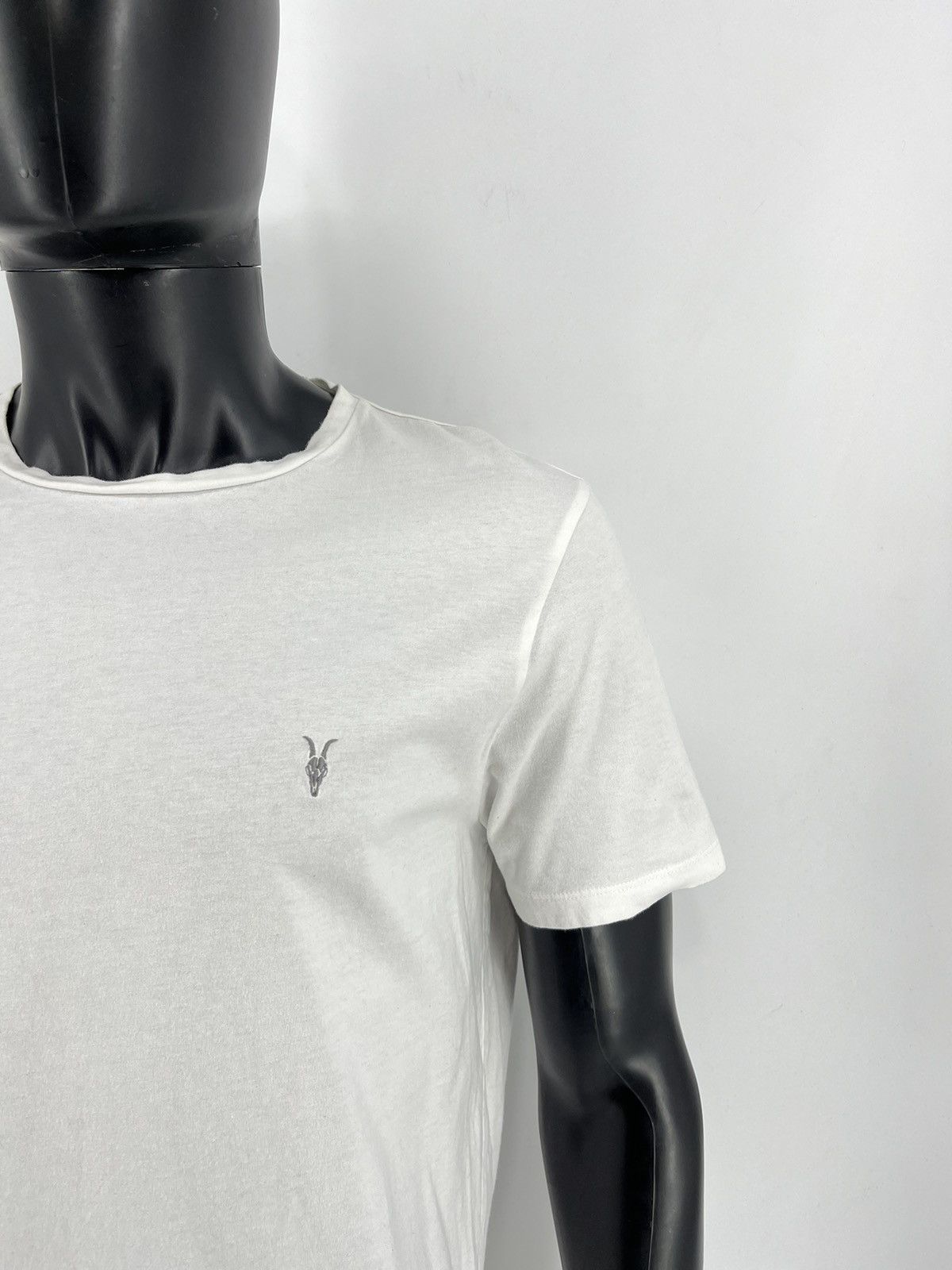 Allsaints Vintage Basic Allsaints Mini Logo Basic Tee Old Money Size US L / EU 52-54 / 3 - 6 Thumbnail