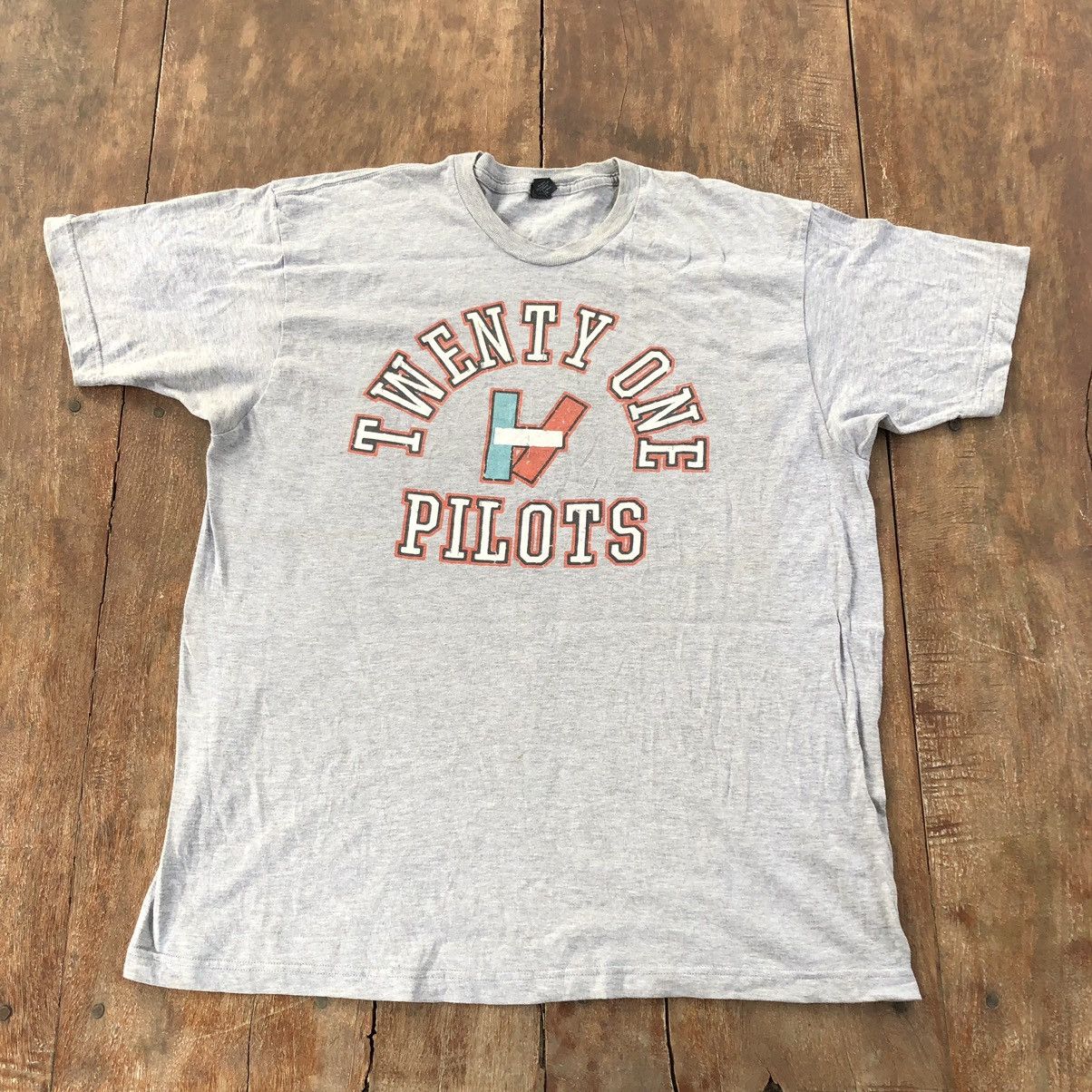 Band Tees Vintage Twenty One Pilots Band T Shirt Size US XL / EU 56 / 4 - 1 Thumbnail
