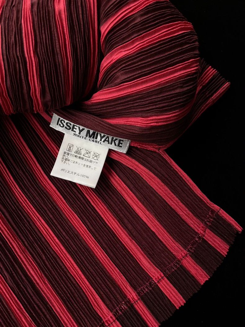 Issey Miyake Issey Miyake size:2 A red striped main line skirt Size 31" - 8 Thumbnail