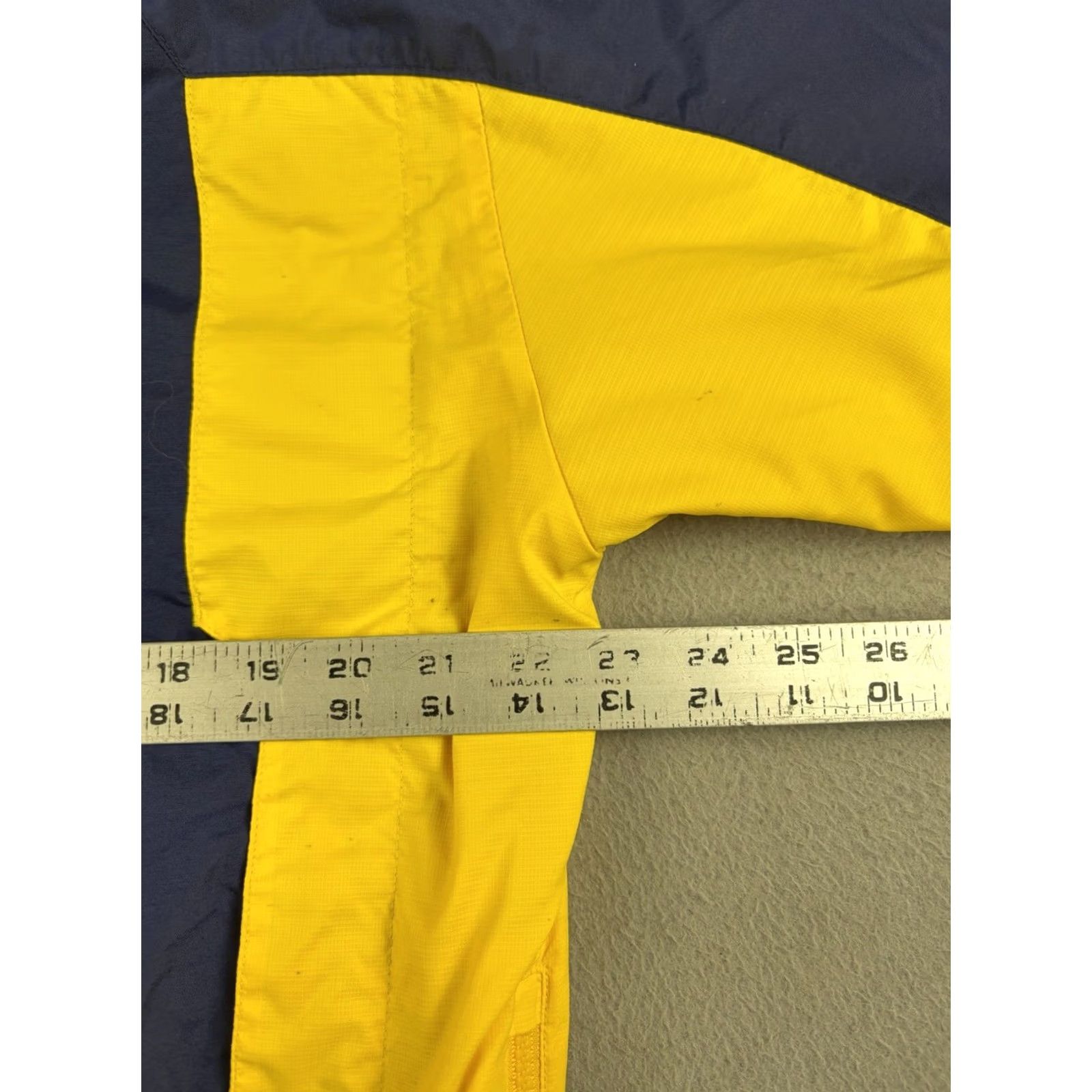 Nike VINTAGE Nike Michigan Wolverines Windbreaker Pullover Mens S Center Swoosh Jacket Size US S / EU 44-46 / 1 - 7 Thumbnail