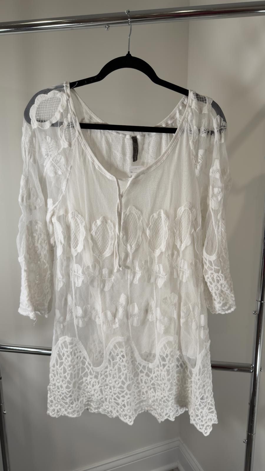 Designer Chic White Lace Tunic - Perfect for Layering Size XL / US 12-14 / IT 48-50 - 1 Thumbnail