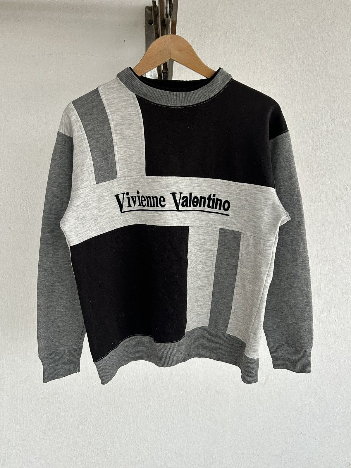 Valentino Vivienne Valentino Vintage Japan Sweatshirt Size US M / EU 48-50 / 2 - 1 Thumbnail