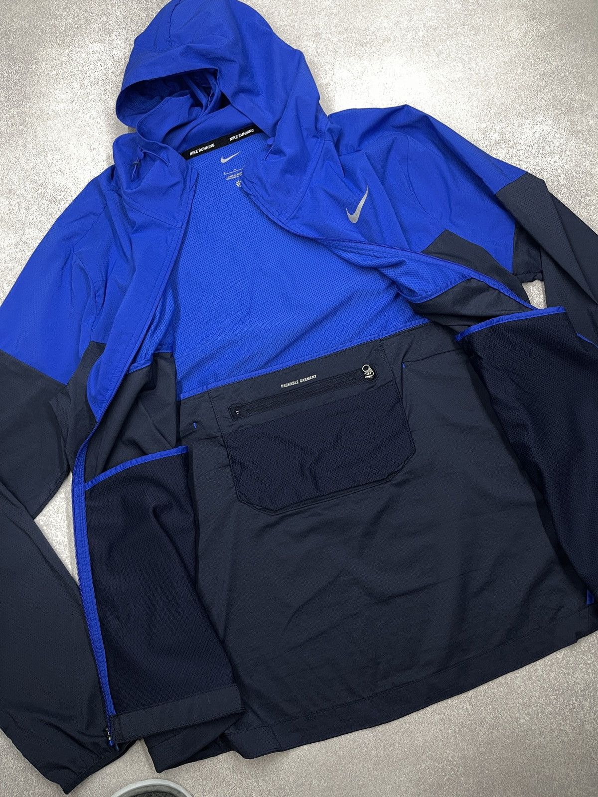 Nike Mens Nike Running Windrunner Hooded Jacket Blue Navy Size US S / EU 44-46 / 1 - 9 Thumbnail