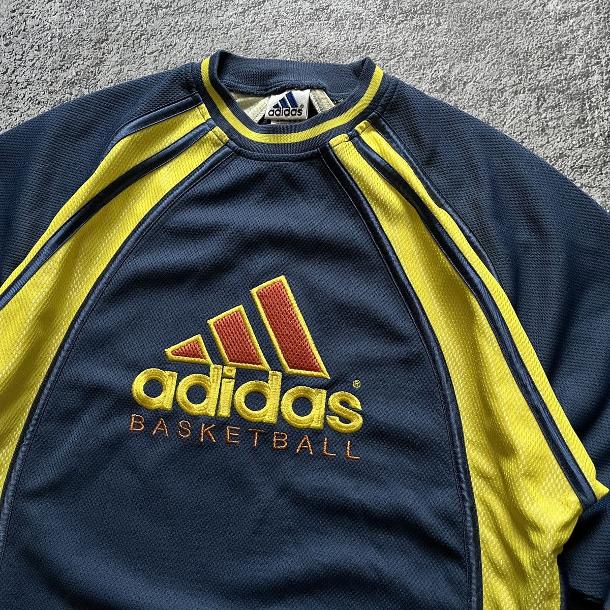 Vintage 90s Adidas Basketball Sport Sweatshirt Ledare