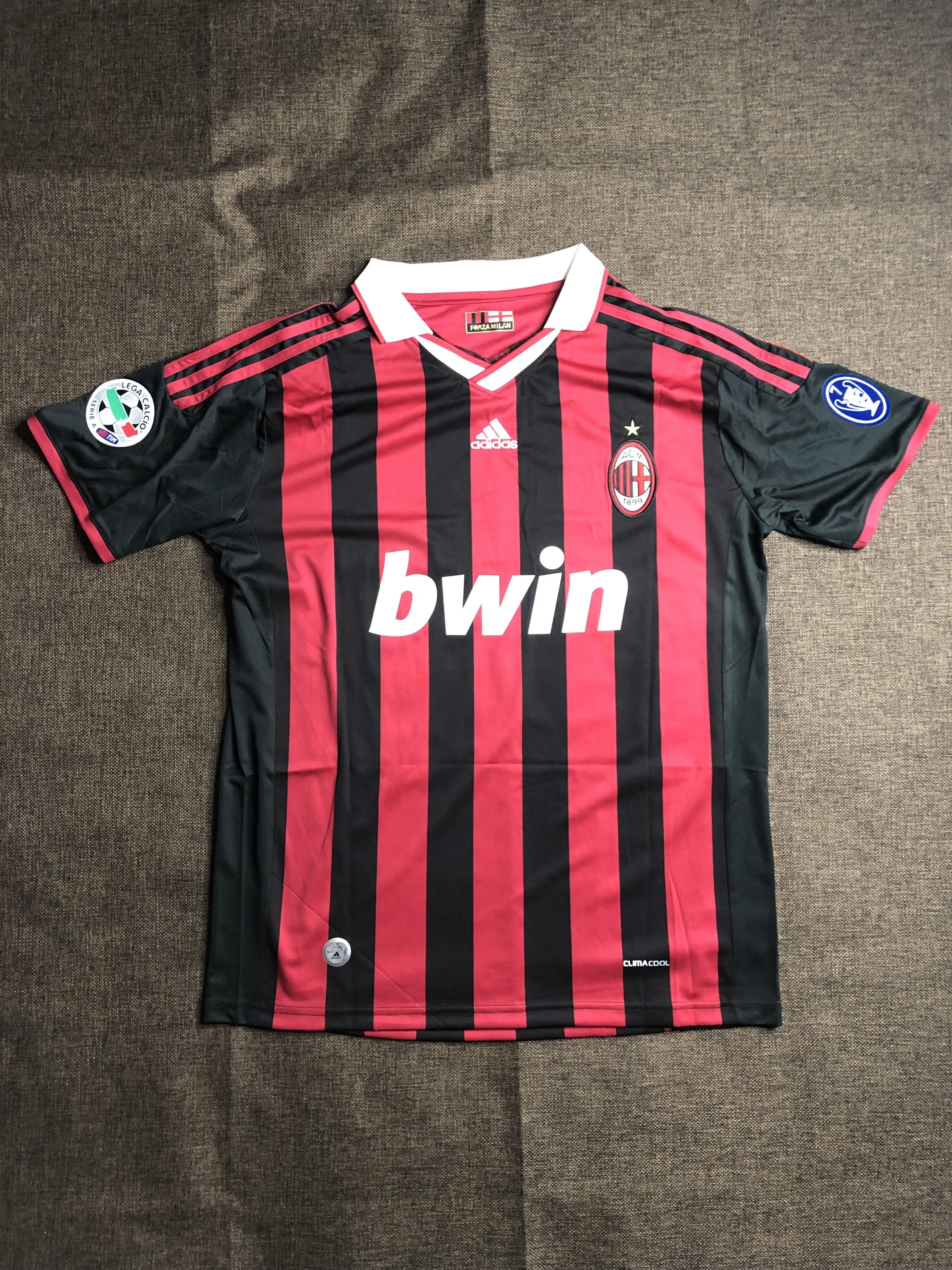Vintage 10/11 AC Milan | Ronaldinho | Retro Home Jersey Size US XL / EU 56 / 4 - 1 Thumbnail
